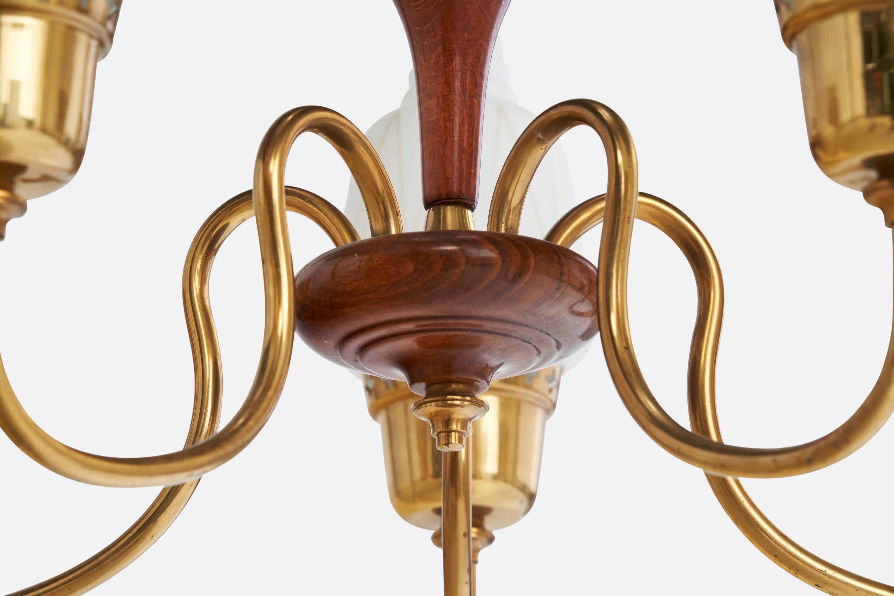 Designer suédois, lustre, laiton, bois, verre, Suède, années 1950 en vente 1