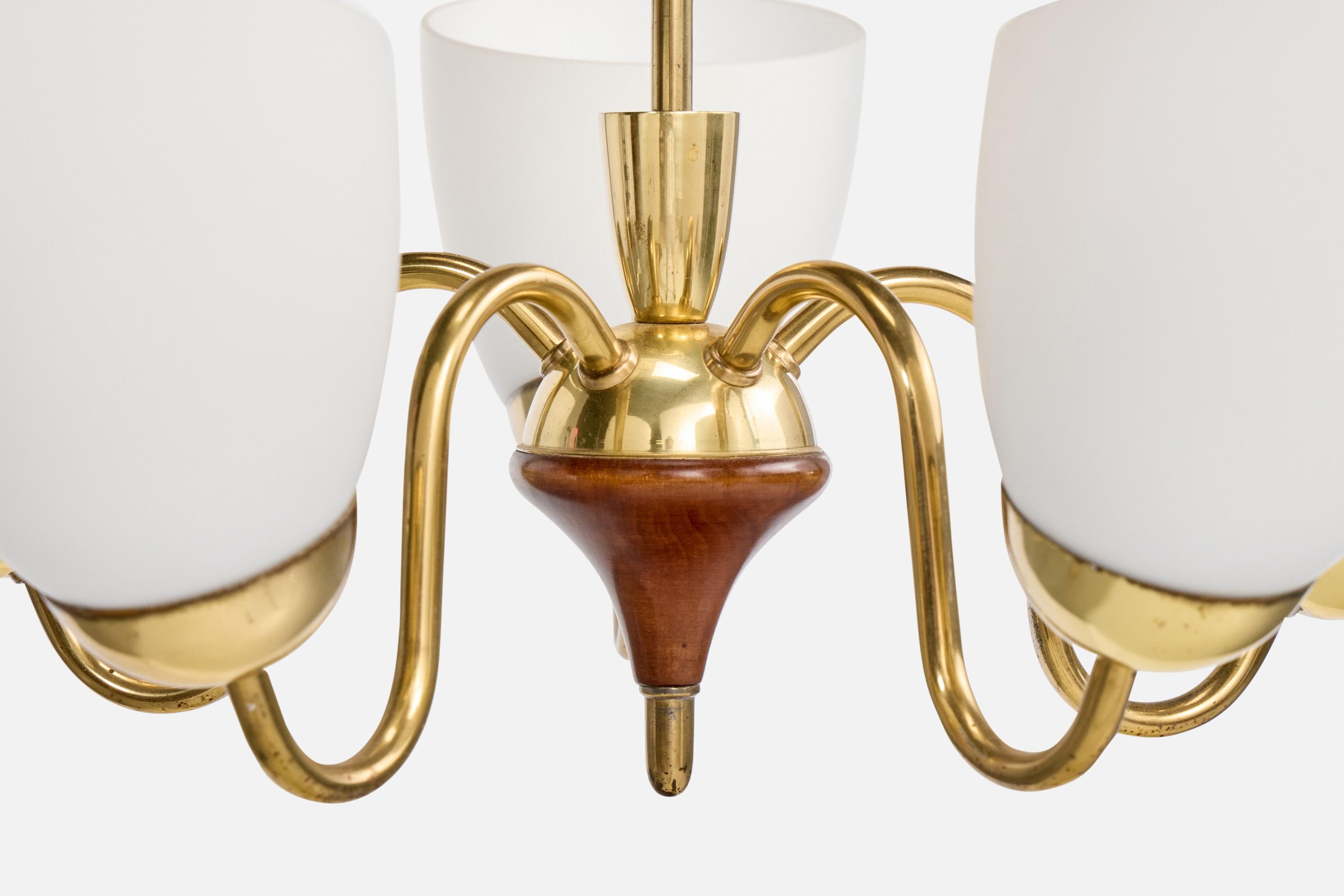 Designer suédois, lustre, laiton, bois, verre, Suède, années 1950 en vente 1