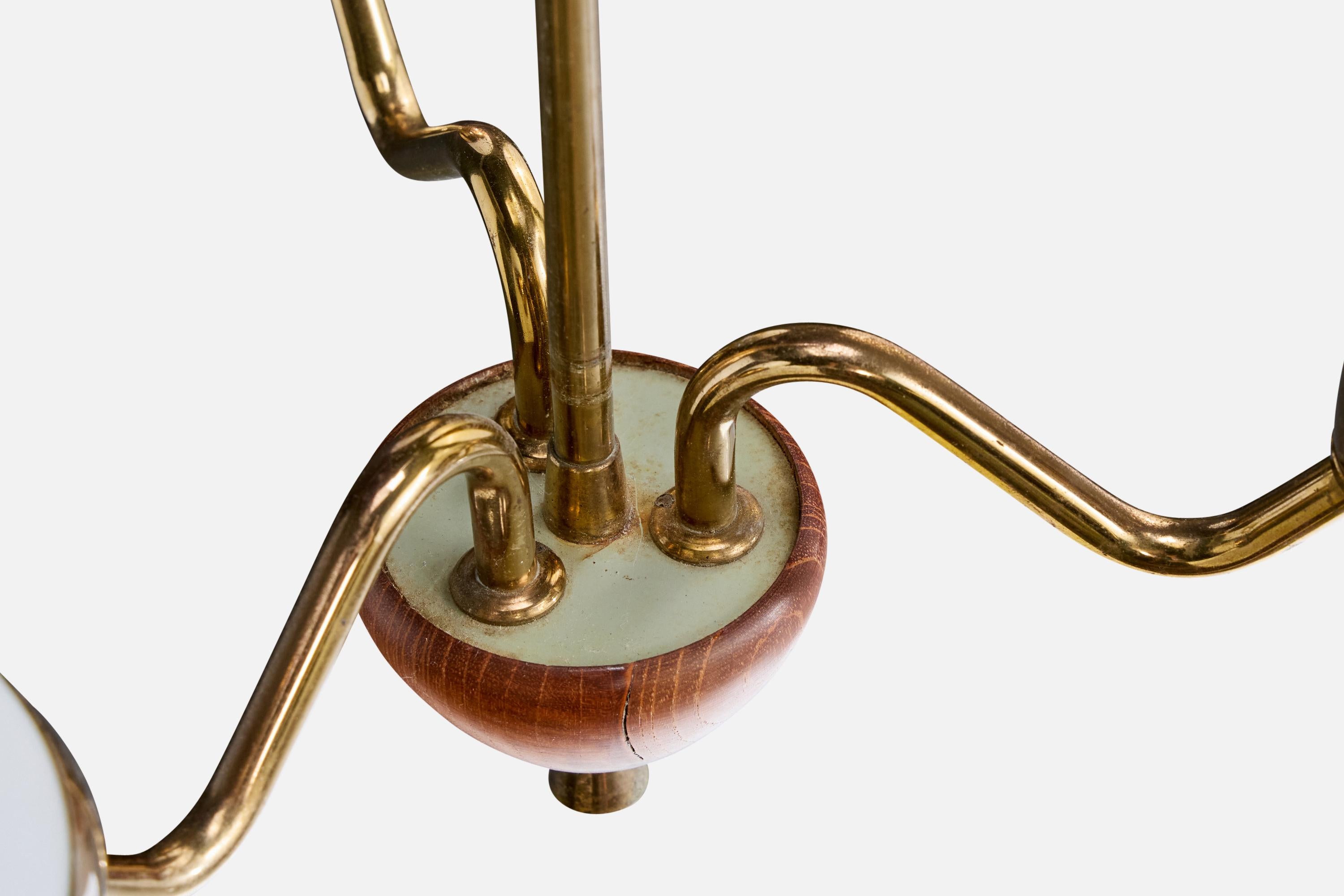 Designer suédois, lustre, laiton, bois, verre, Suède, années 1950 en vente 1