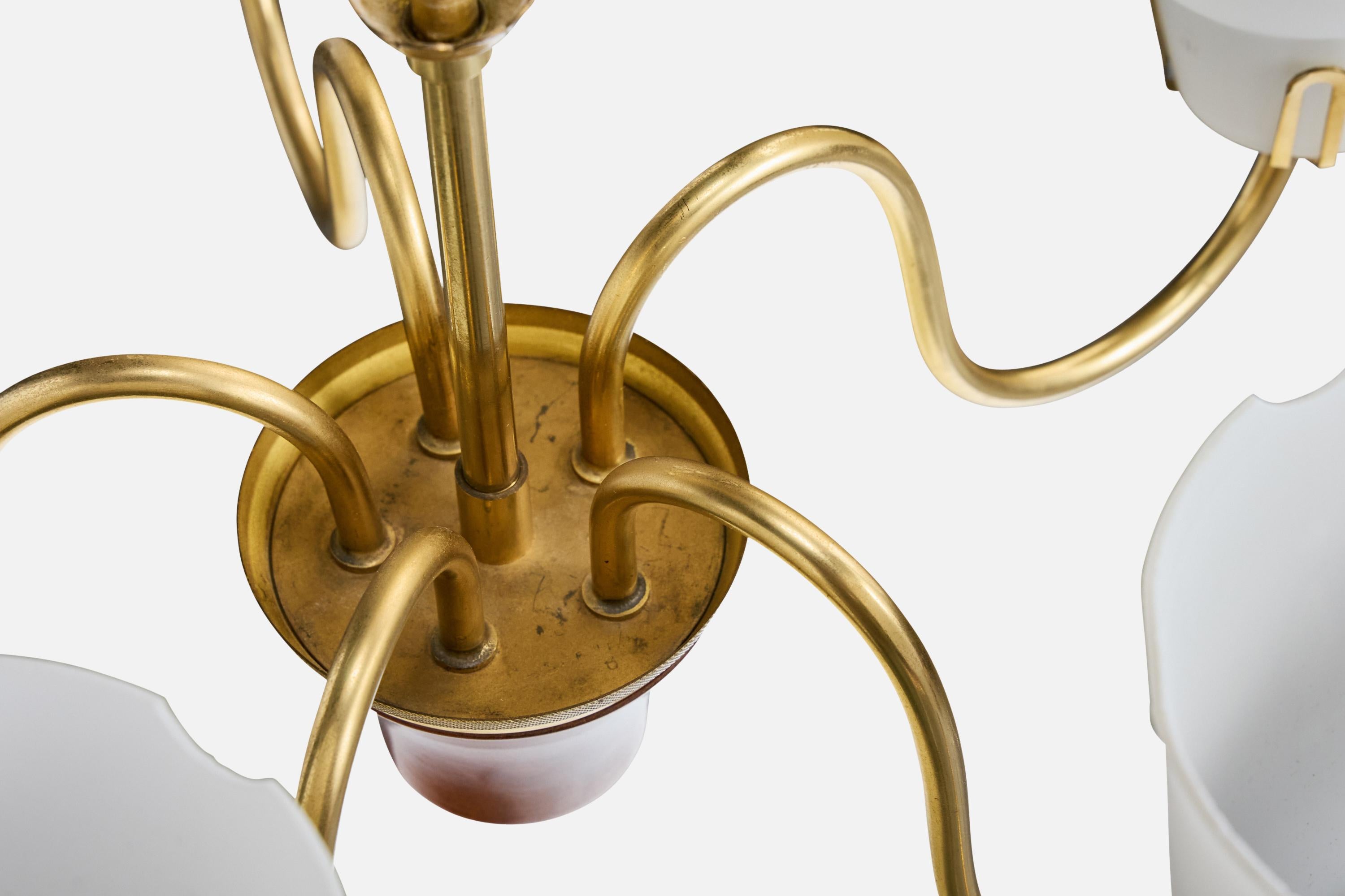 Designer suédois, lustre, laiton, bois, verre, Suède, années 1950 en vente 1