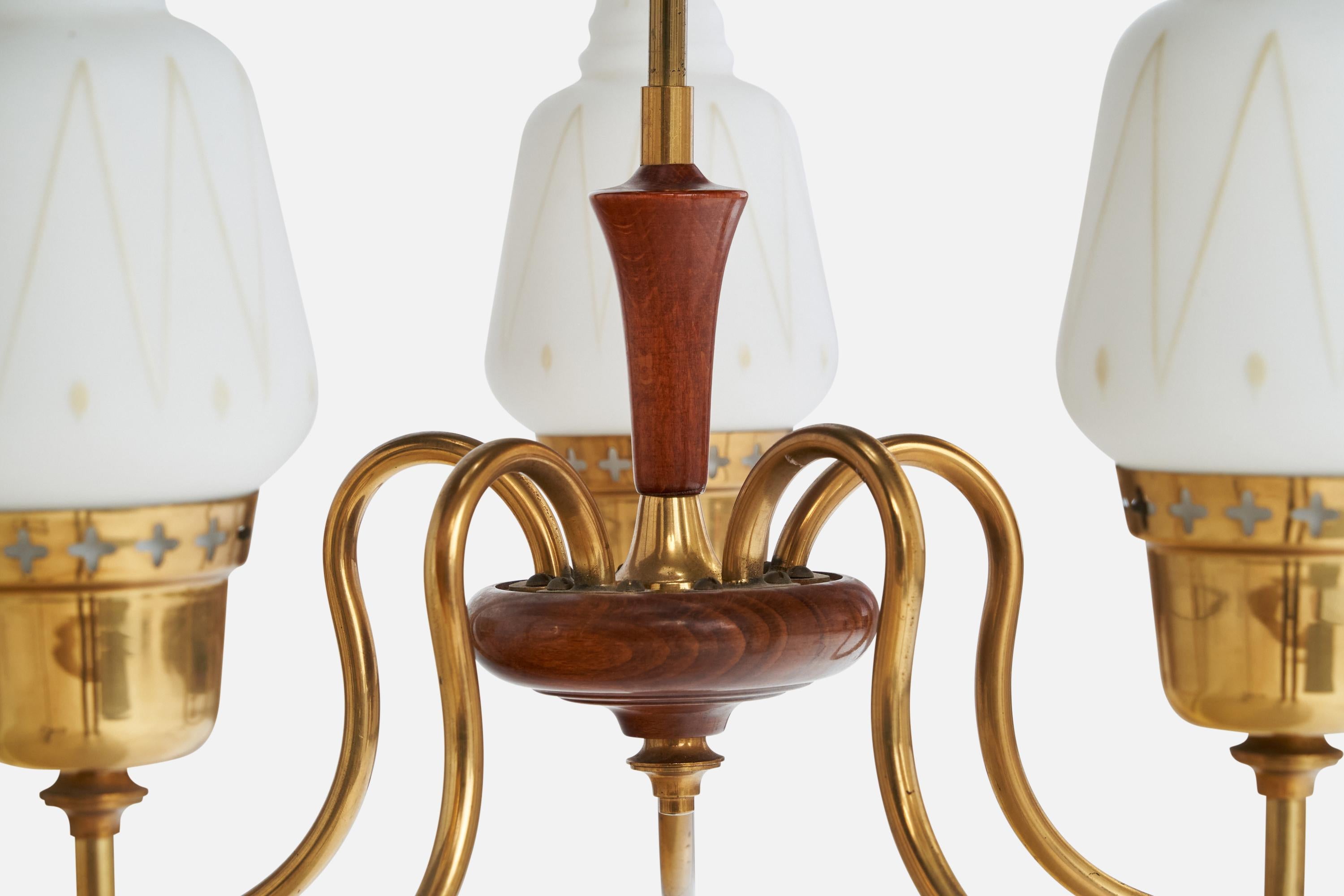 Designer suédois, lustre, laiton, bois, verre, Suède, années 1950 en vente 2