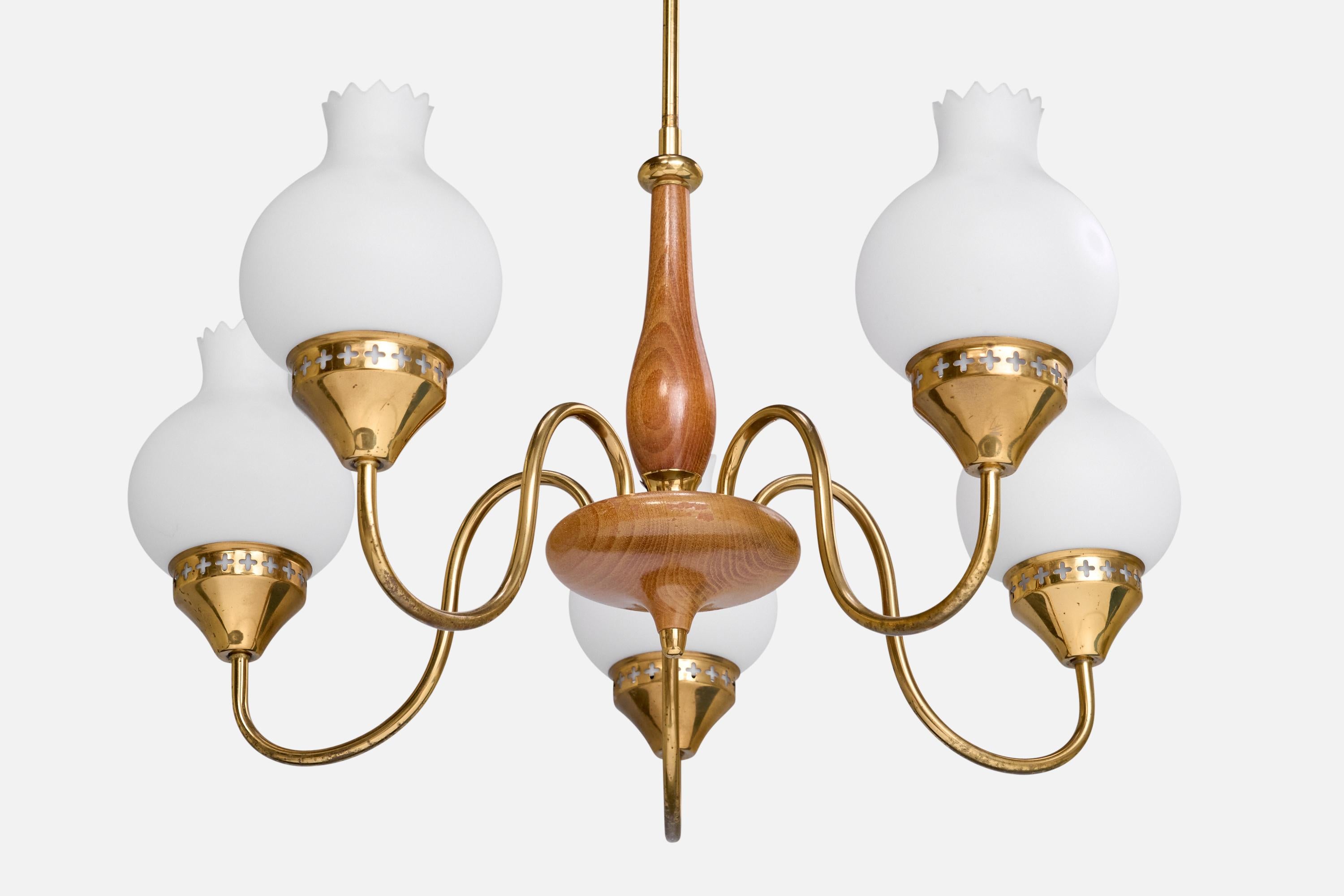 Designer suédois, lustre, laiton, bois, verre, Suède, années 1950 en vente 2