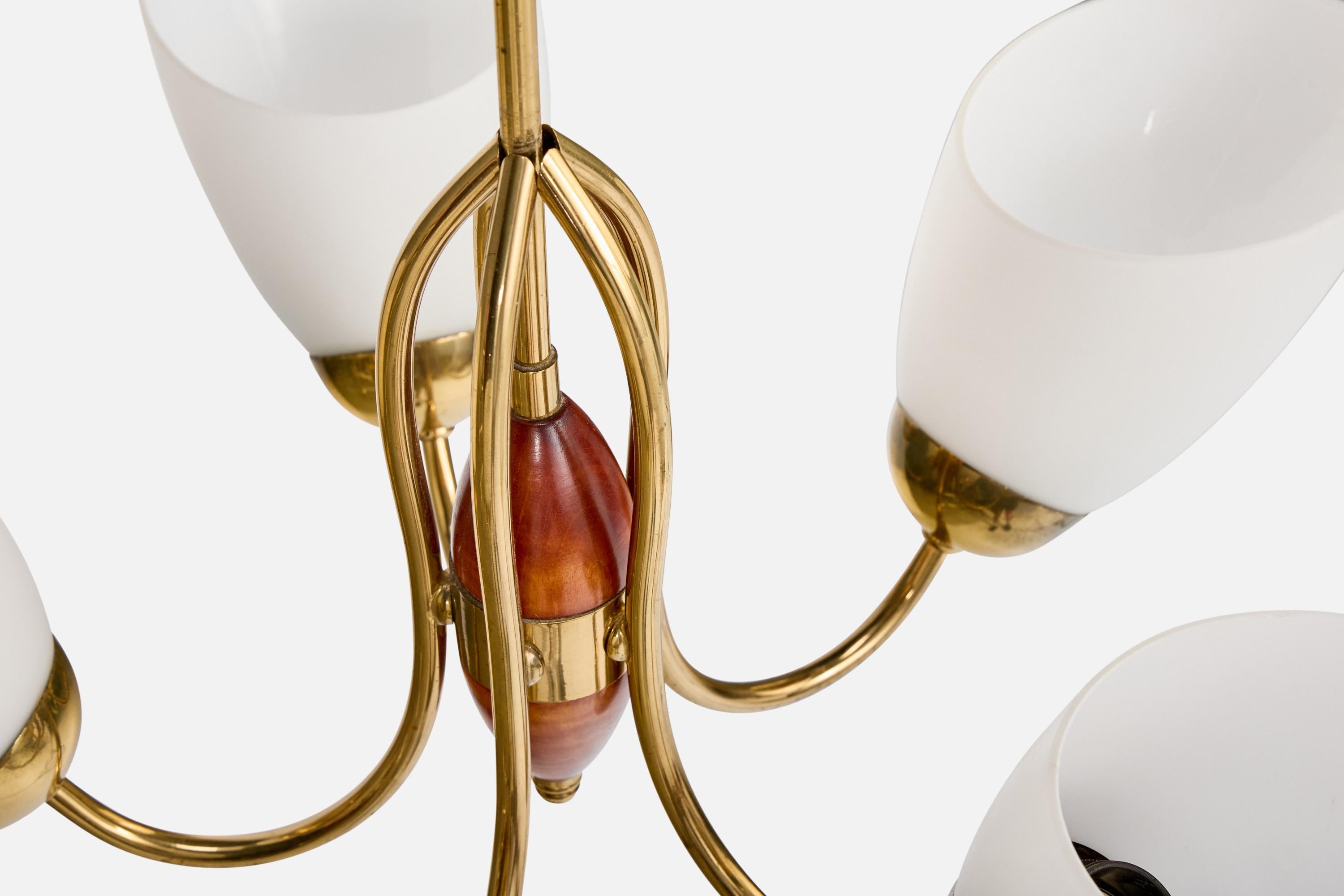 Designer suédois, lustre, laiton, bois, verre, Suède, années 1950 en vente 2