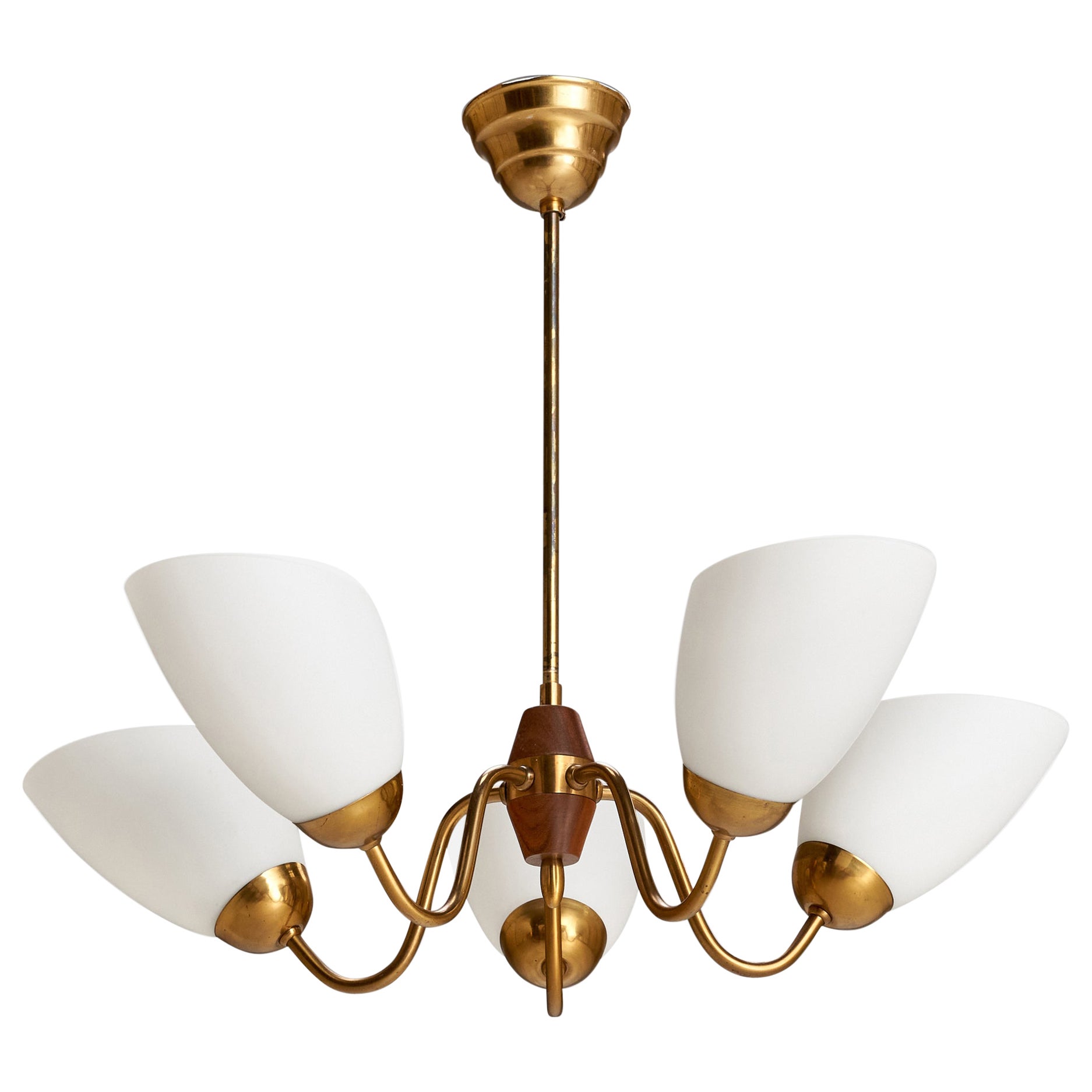 Designer suédois, lustre, laiton, bois, verre, Suède, années 1950