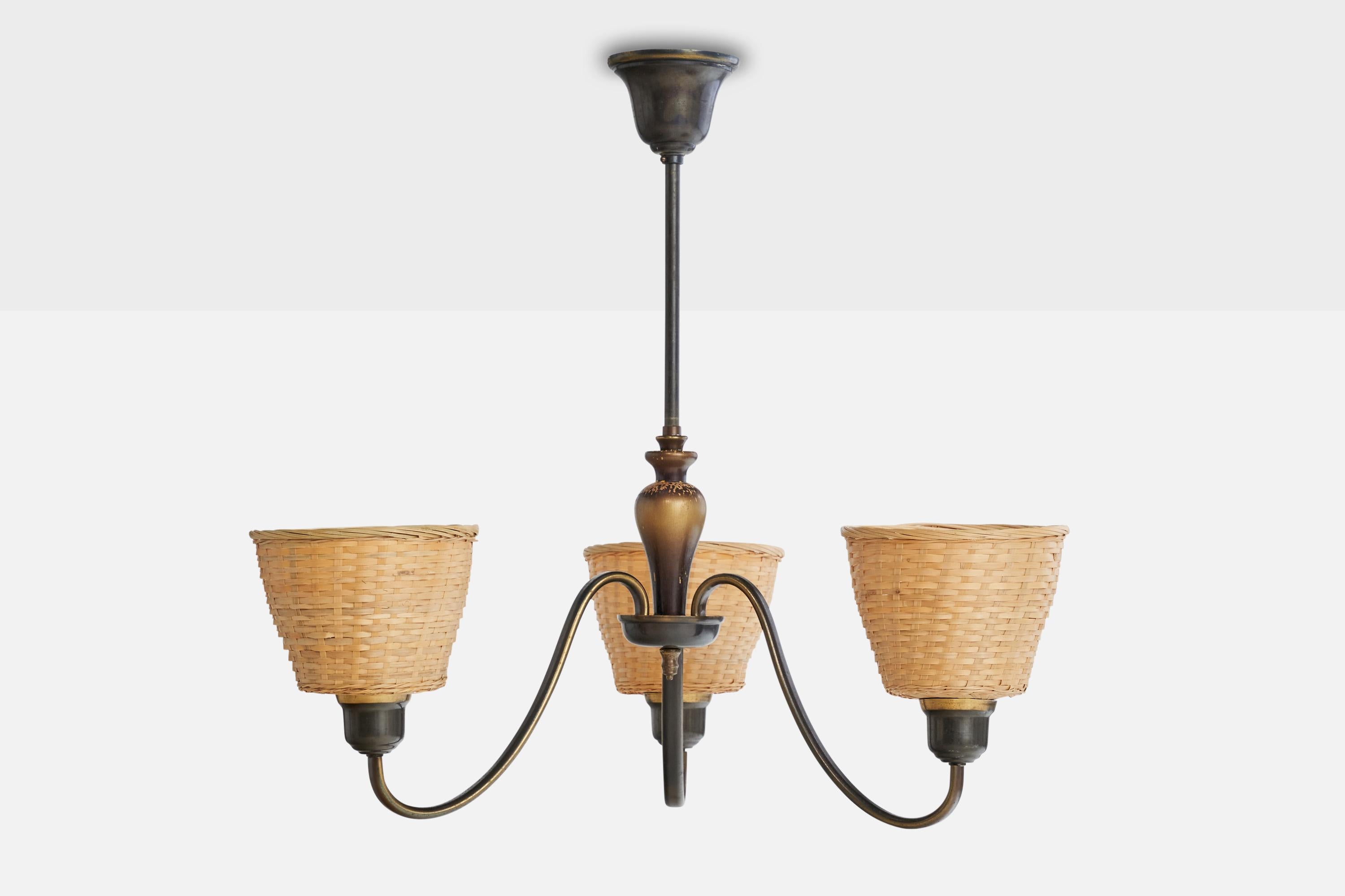 Suédois Designer suédois, lustre, laiton, bois. Rattan, Suède, années 1930 en vente