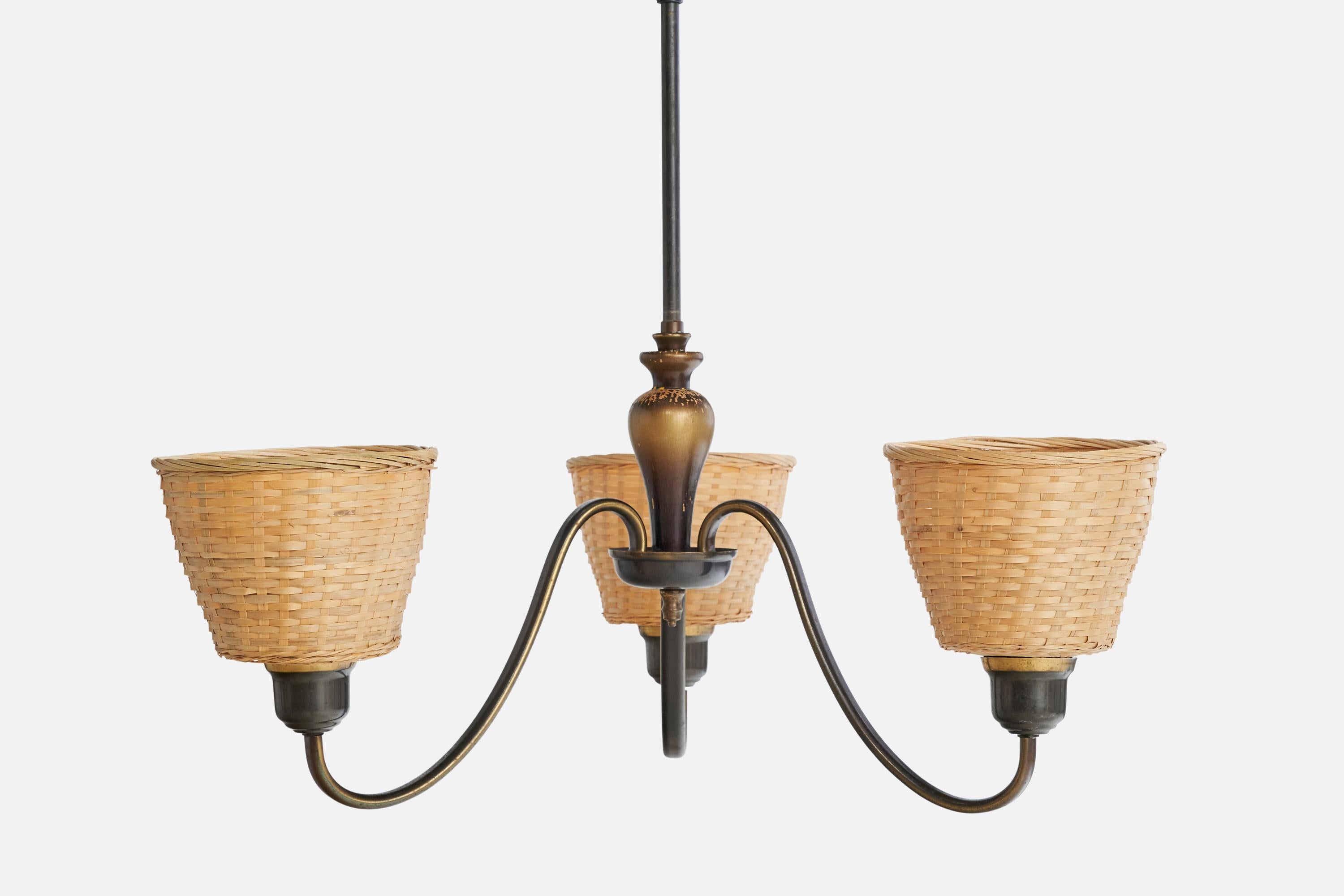 Milieu du XXe siècle Designer suédois, lustre, laiton, bois. Rattan, Suède, années 1930 en vente