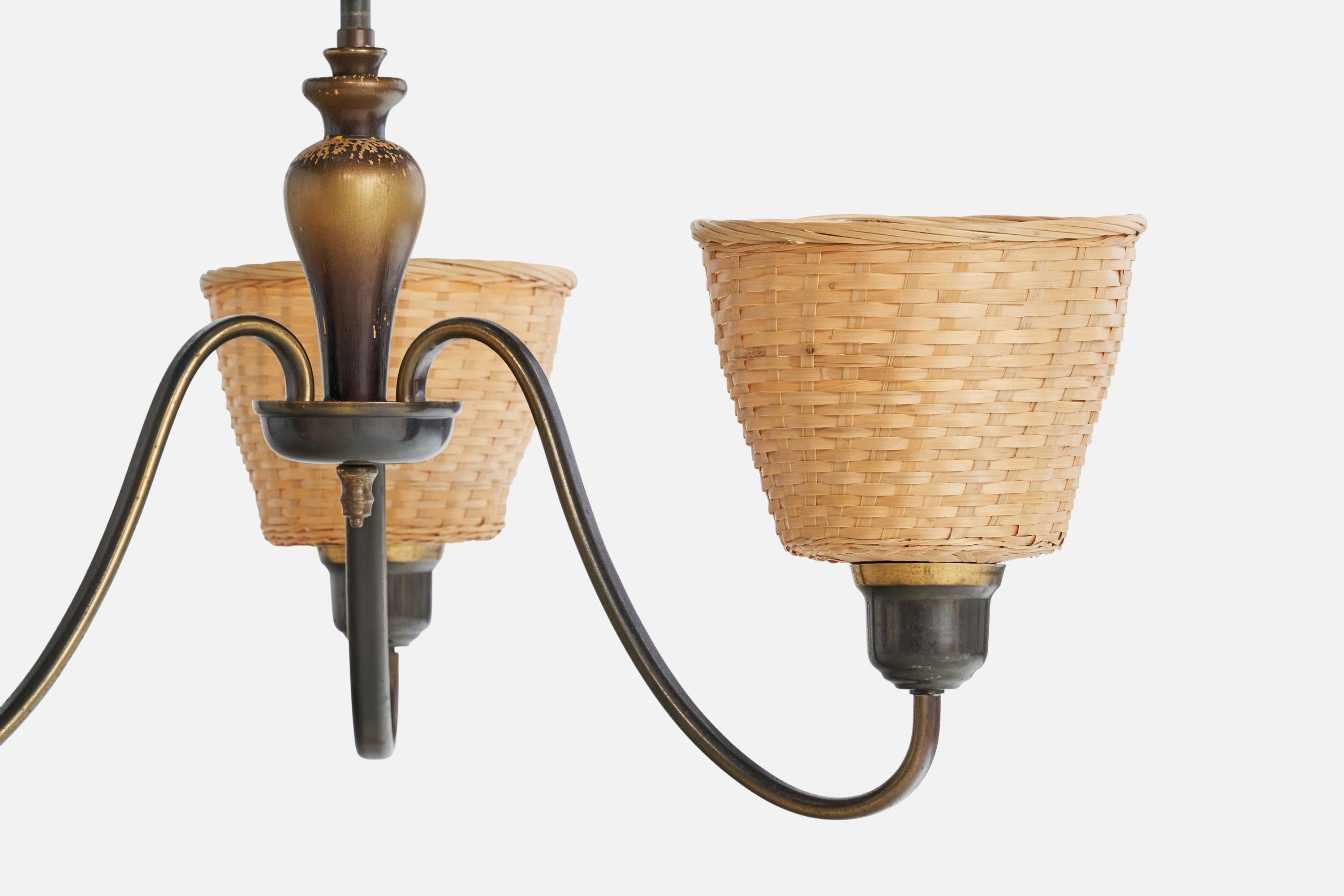 Laiton Designer suédois, lustre, laiton, bois. Rattan, Suède, années 1930 en vente
