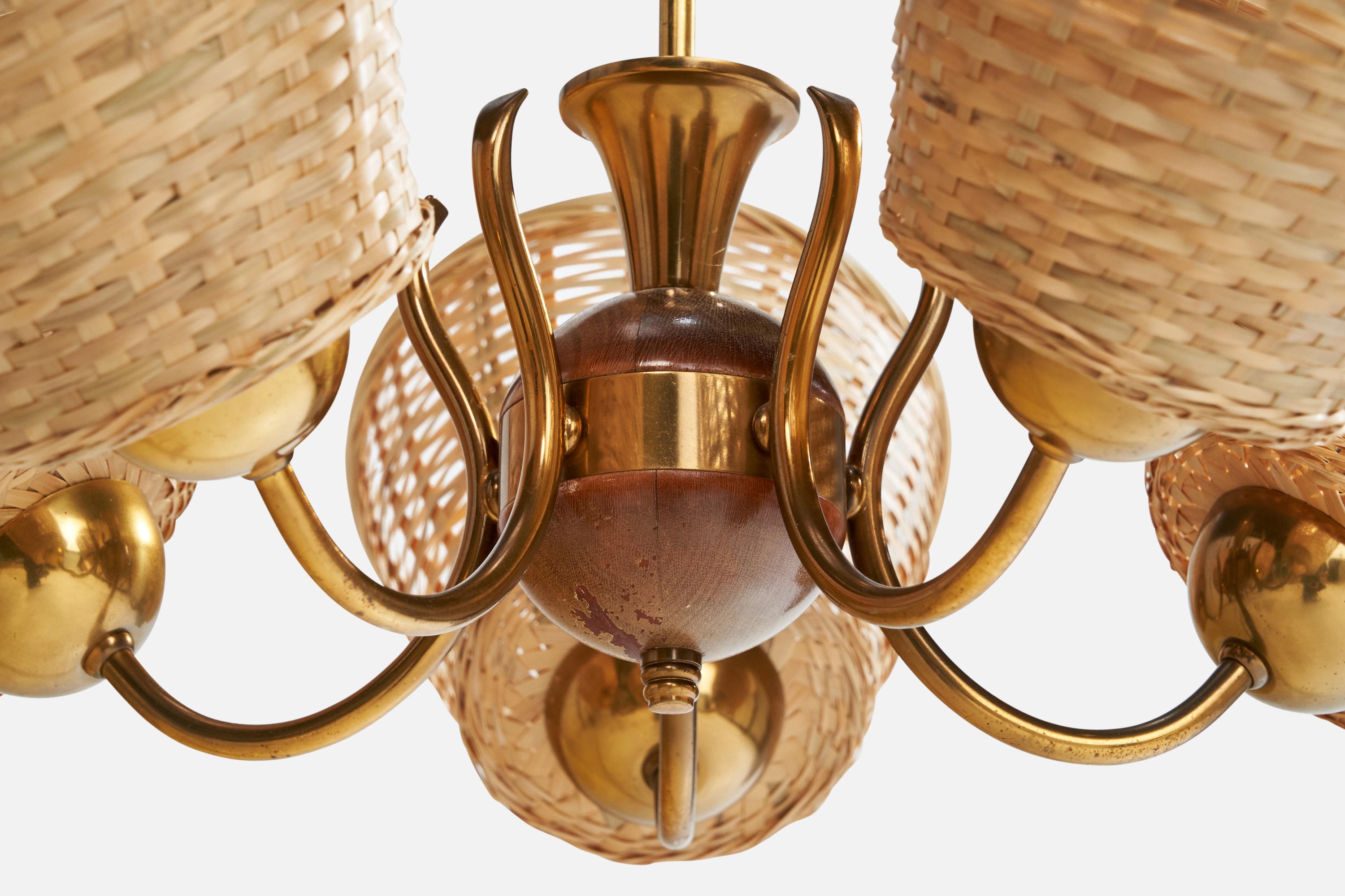 Laiton Designer suédois, lustre, laiton, bois, rotin, Suède, années 1940 en vente