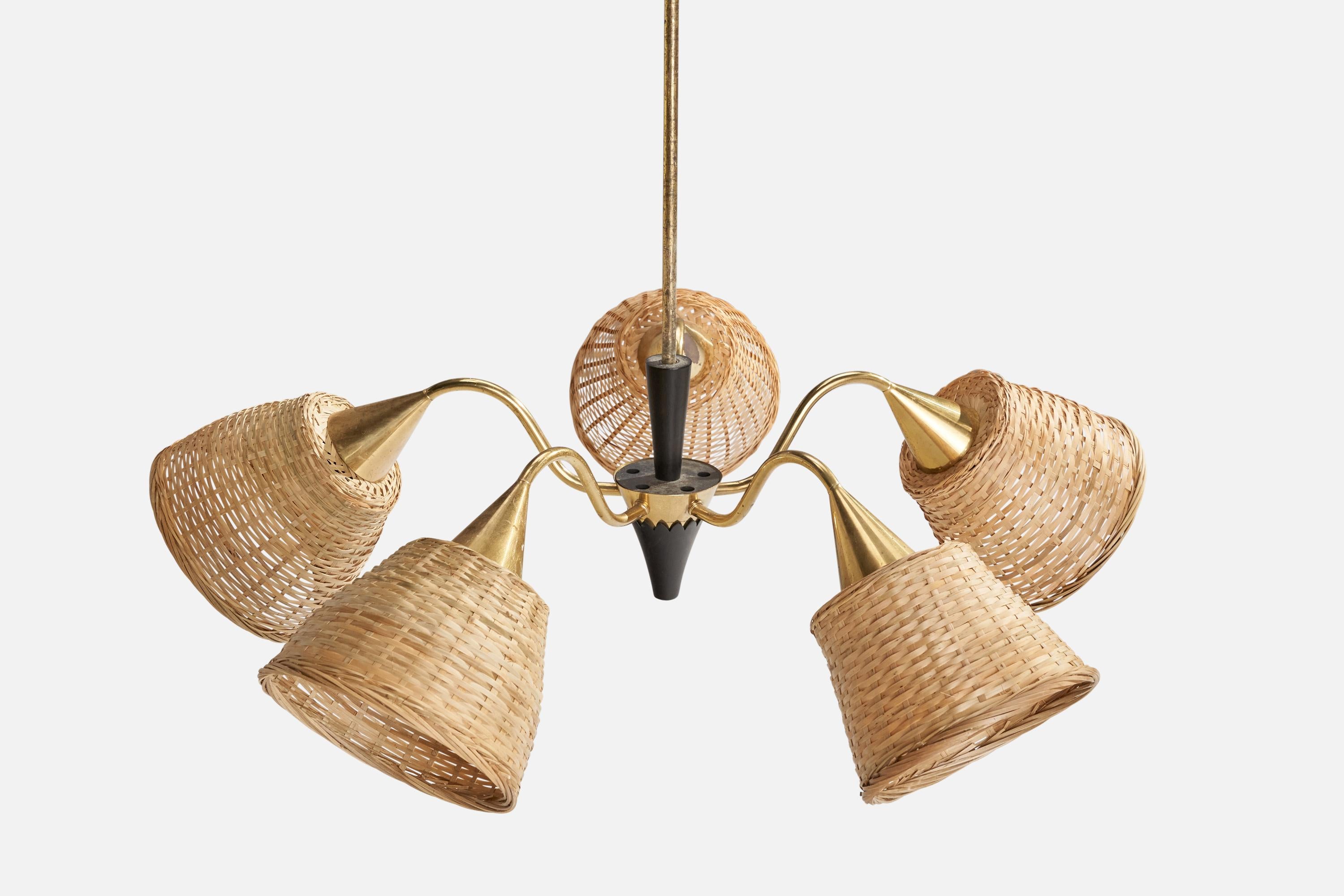 Suédois Designer suédois, lustre, laiton, bois, rotin, Suède, années 1950 en vente