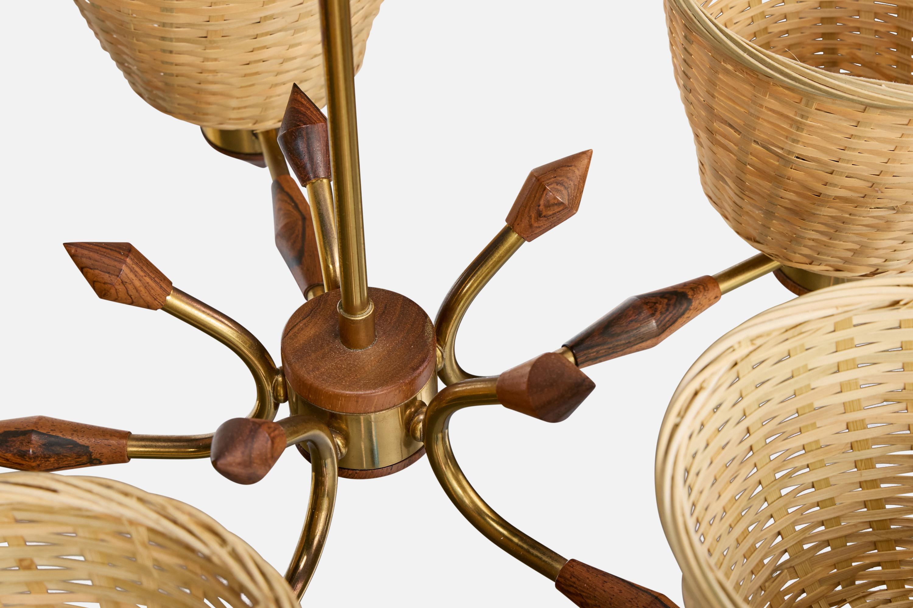 Designer suédois, lustre, laiton, bois, rotin, Suède, années 1950 en vente 3