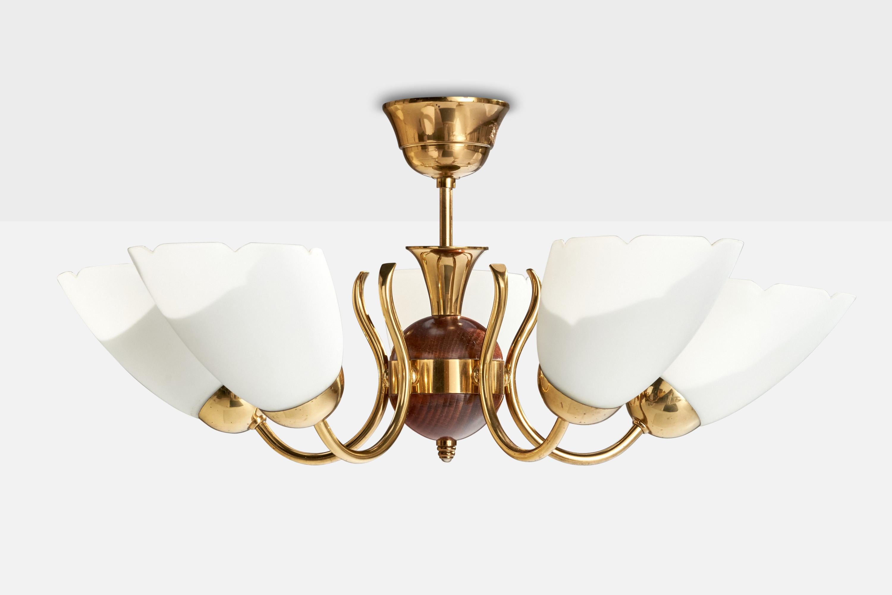 Scandinave moderne Designer suédois, lustre, laiton, Wood, Suède, années 1950 en vente