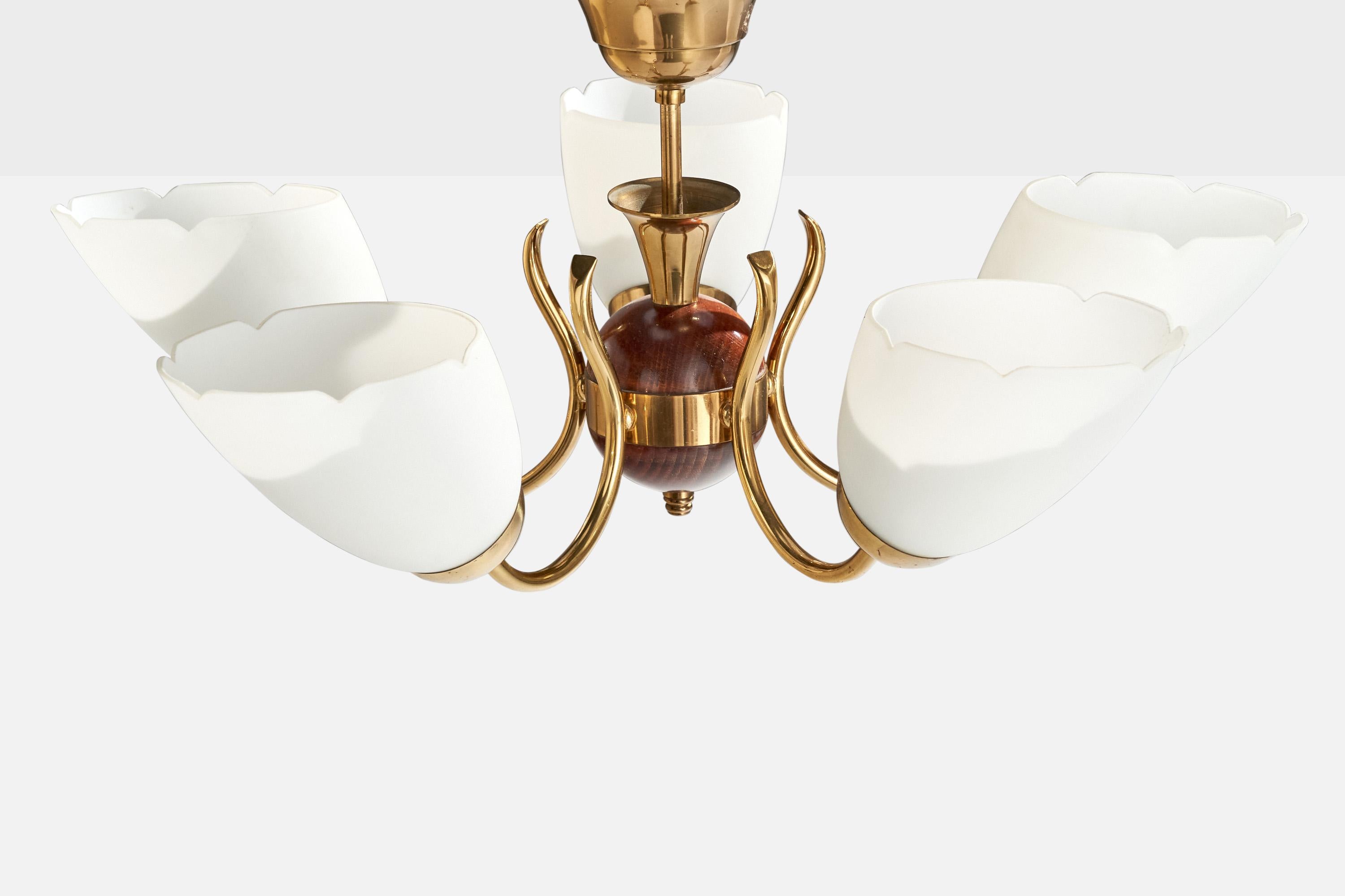 Suédois Designer suédois, lustre, laiton, Wood, Suède, années 1950 en vente