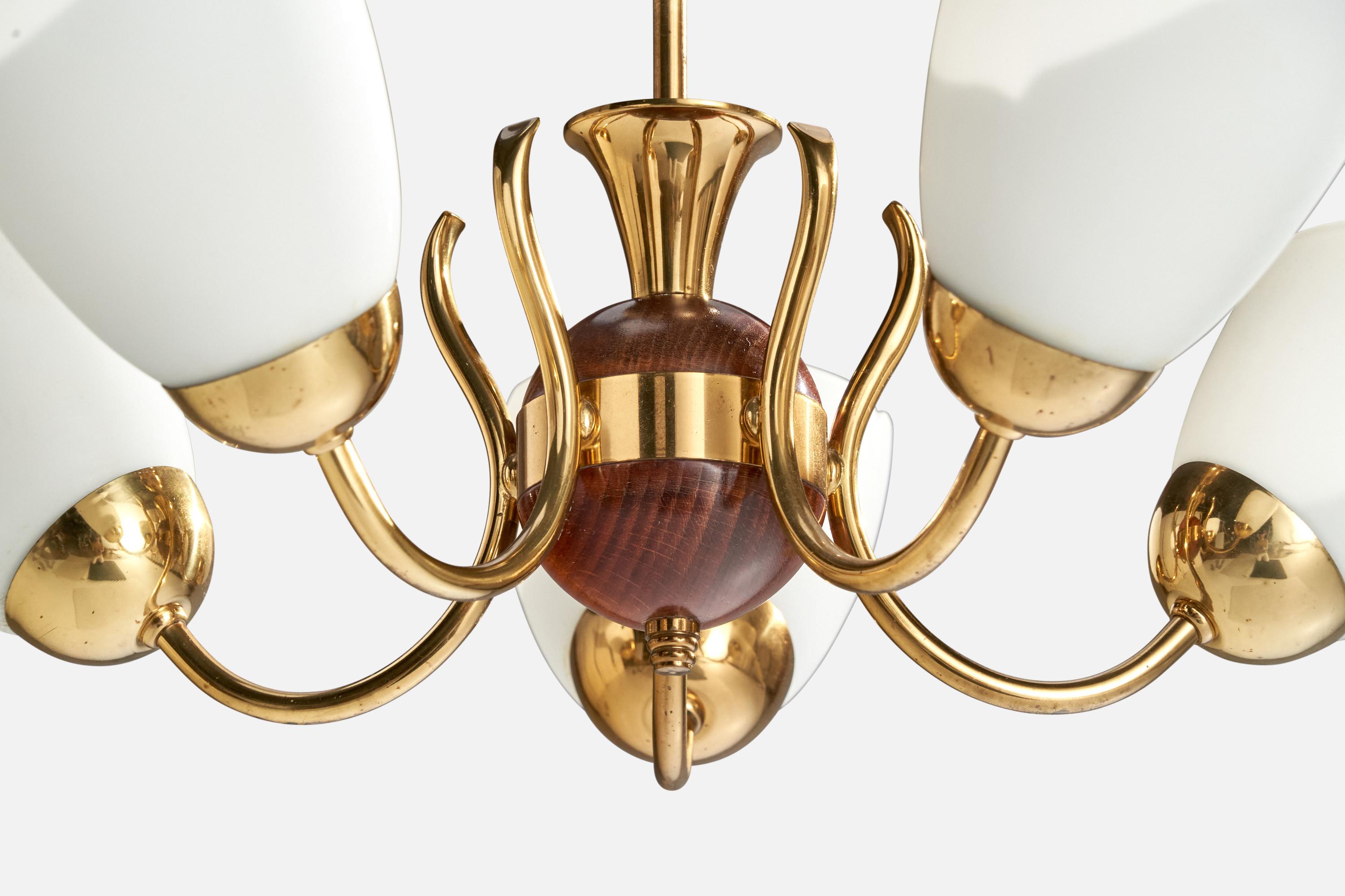 Designer suédois, lustre, laiton, Wood, Suède, années 1950 Bon état - En vente à High Point, NC
