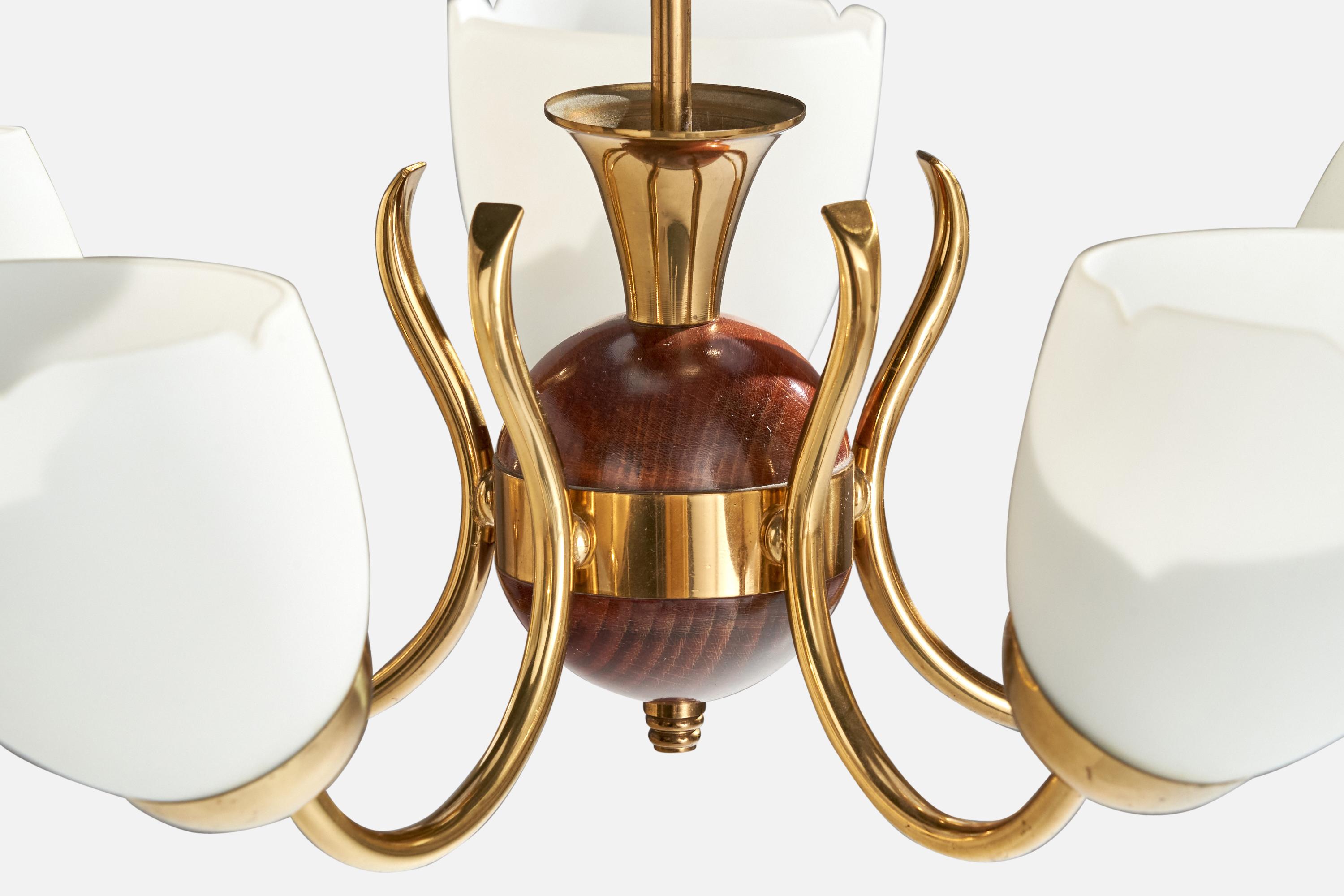 Laiton Designer suédois, lustre, laiton, Wood, Suède, années 1950 en vente