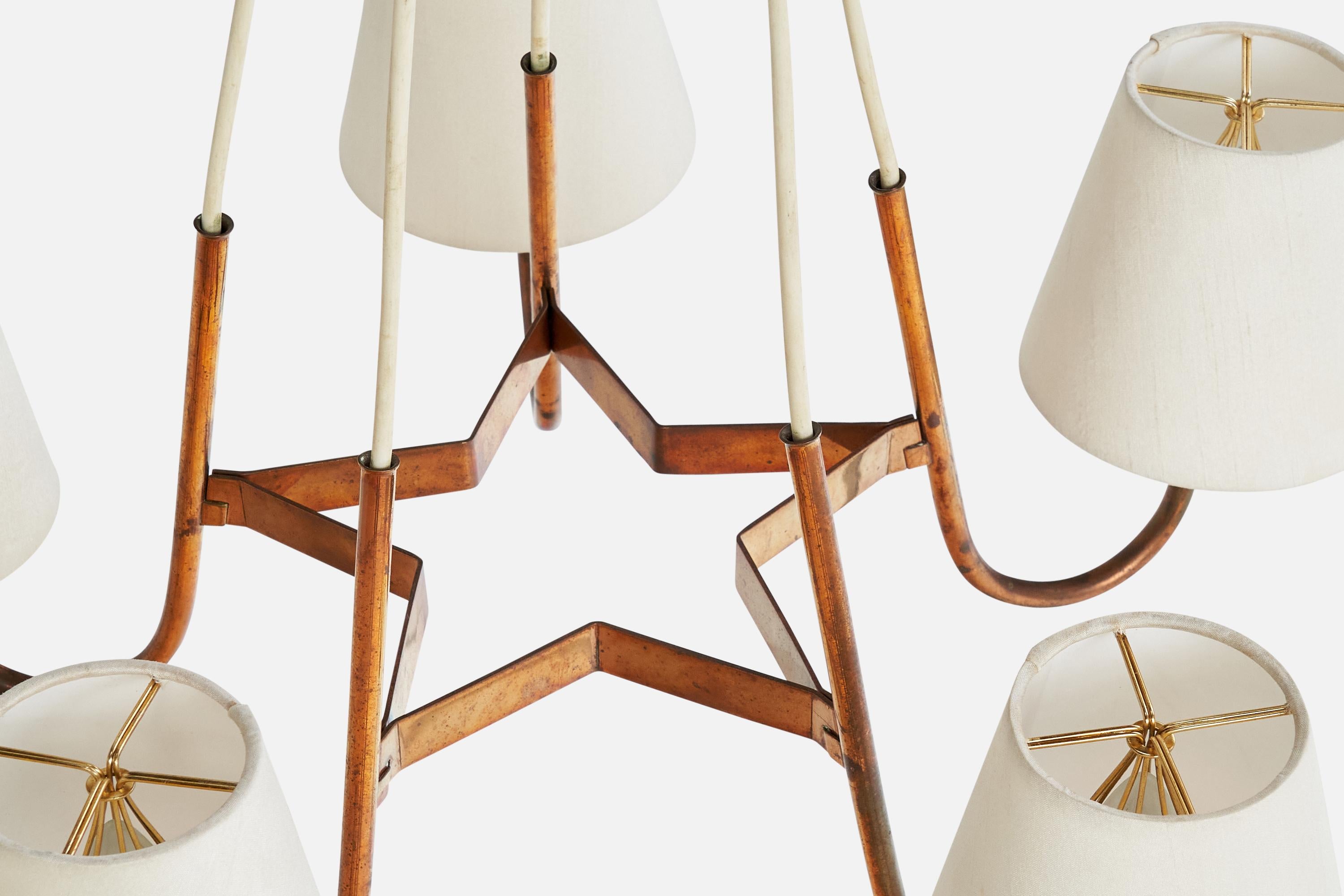 Metà XX secolo Designer svedese, lampadario, rame, tessuto, Svezia, anni '40 in vendita
