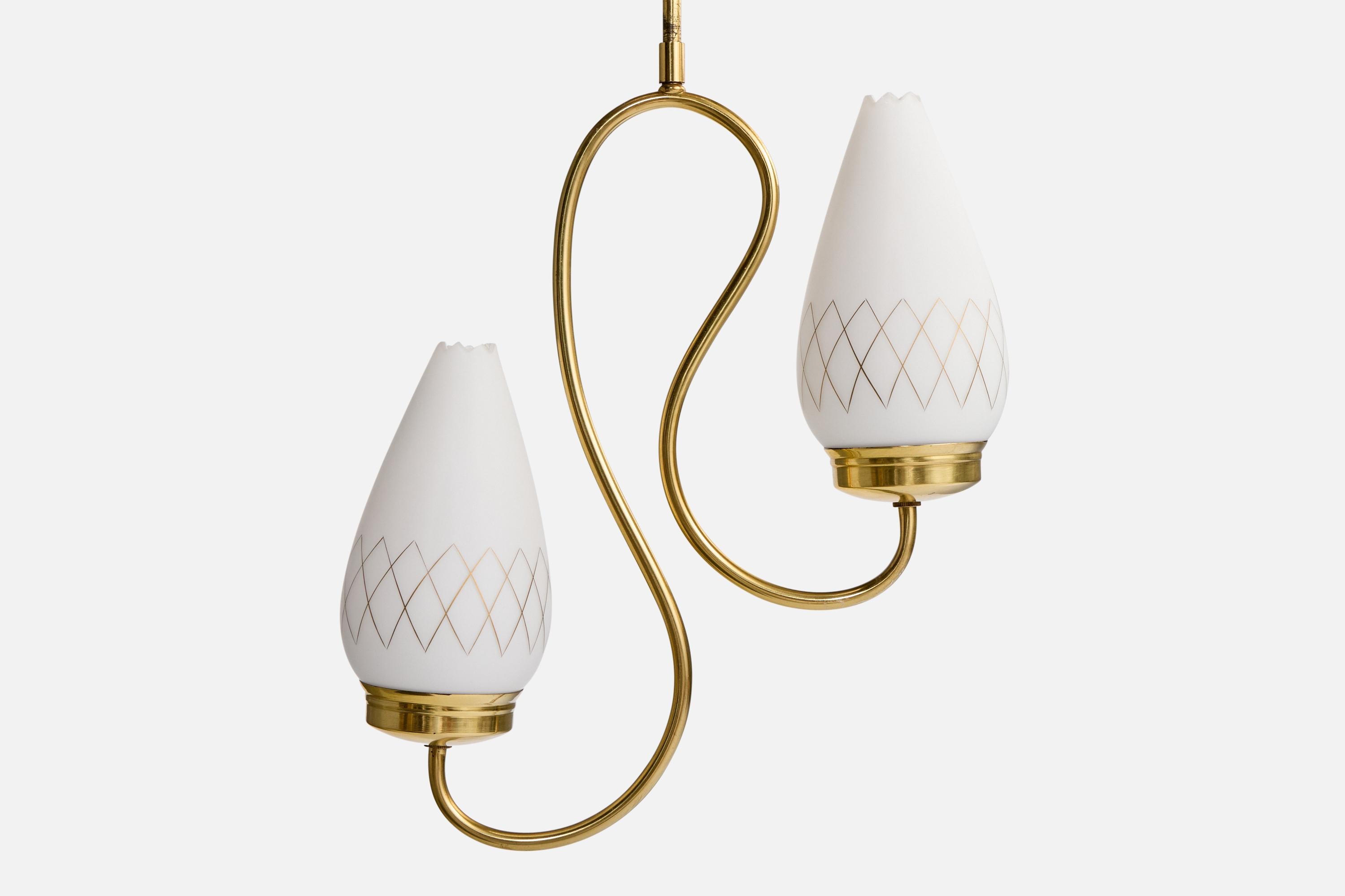Lampadario di design svedese, ottone, vetro, Svezia, anni '50 In condizioni buone in vendita a High Point, NC