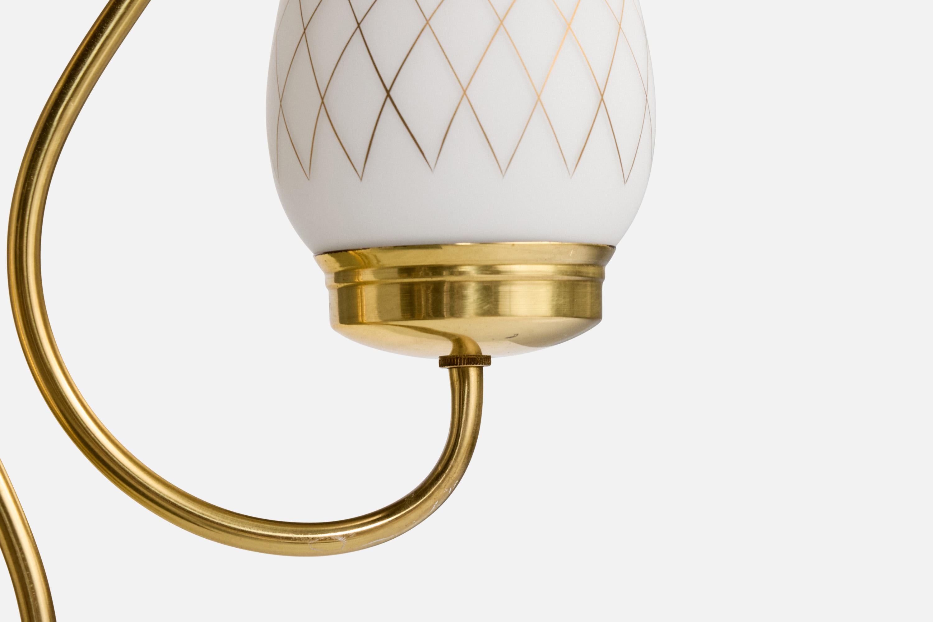 Ottone Lampadario di design svedese, ottone, vetro, Svezia, anni '50 in vendita