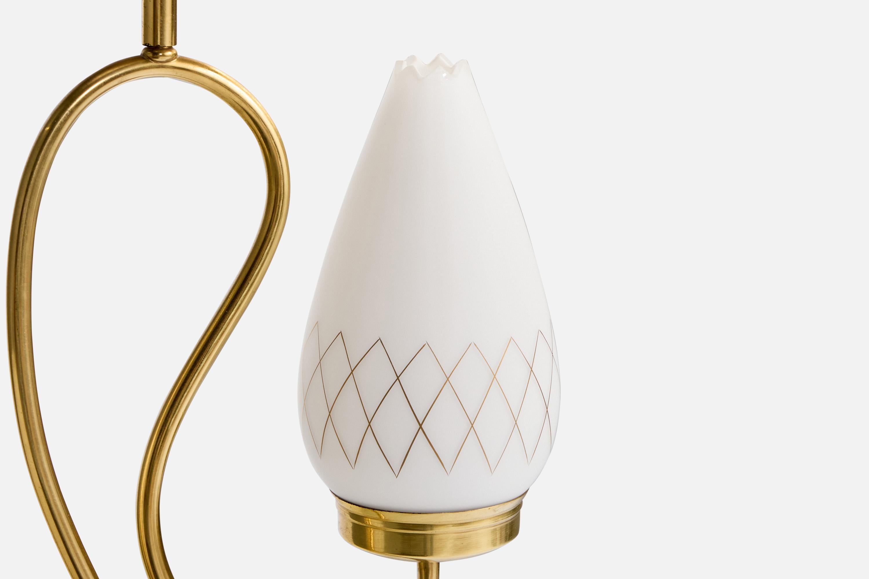 Lampadario di design svedese, ottone, vetro, Svezia, anni '50 in vendita 1