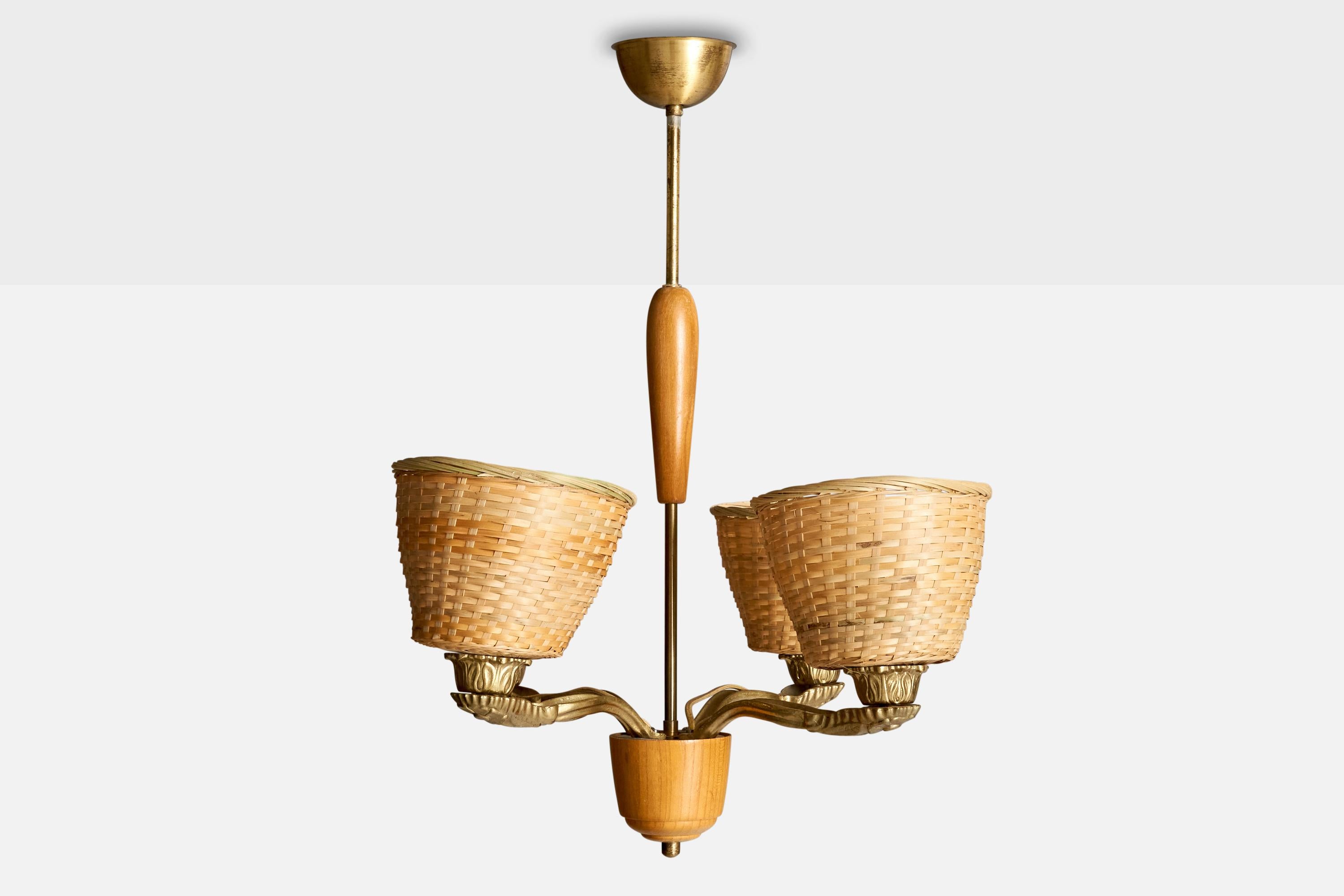 Scandinave moderne Designer suédois, lustre, chêne, laiton, rotin, Suède, années 1940 en vente