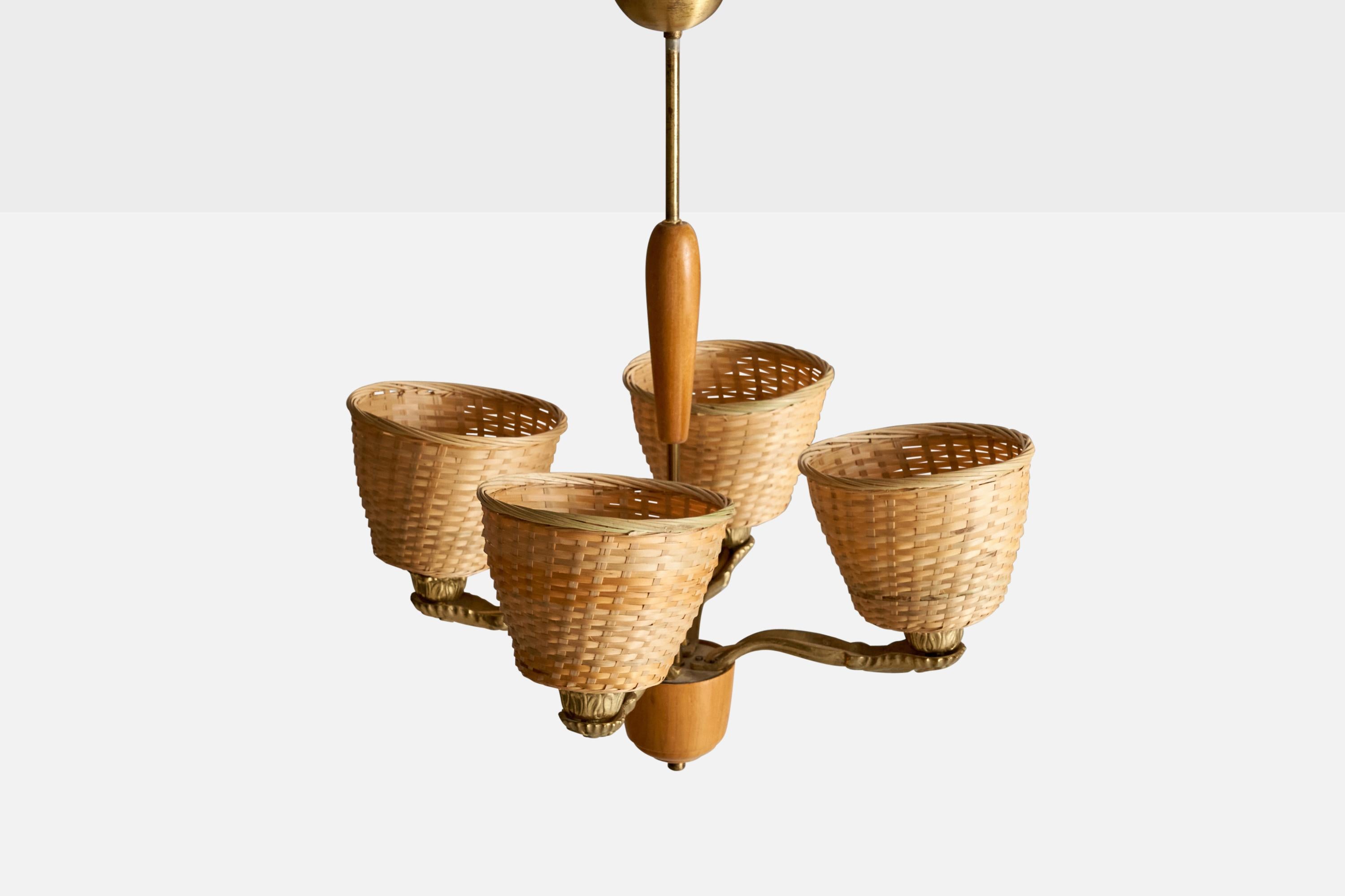 Suédois Designer suédois, lustre, chêne, laiton, rotin, Suède, années 1940 en vente