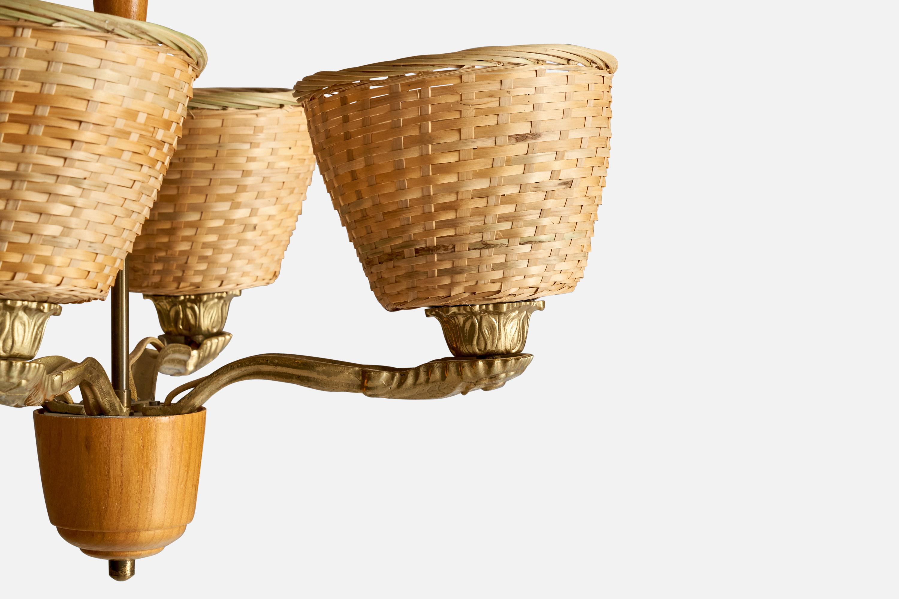 Milieu du XXe siècle Designer suédois, lustre, chêne, laiton, rotin, Suède, années 1940 en vente