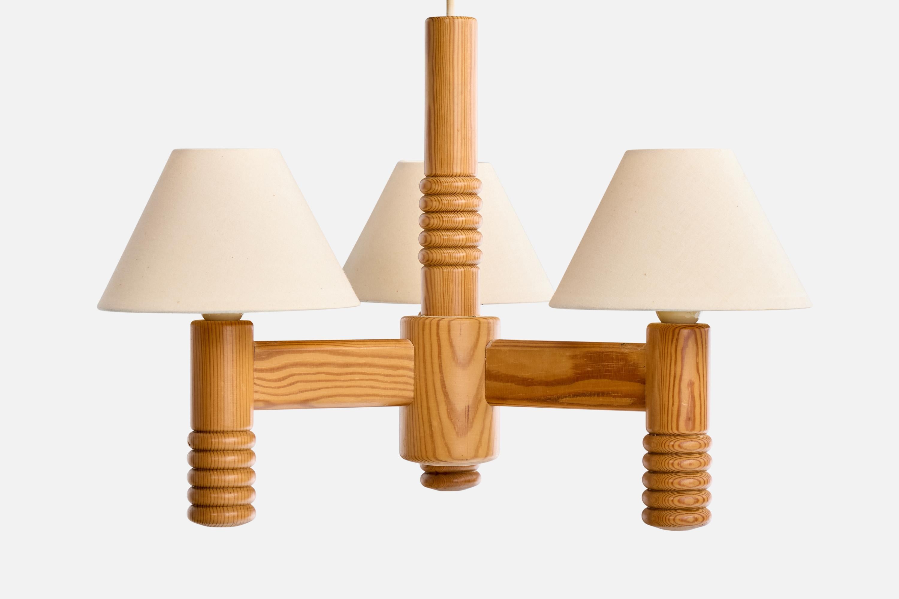 Designer suédois, lustre, pin, tissu, Suède, 1970 Bon état - En vente à High Point, NC