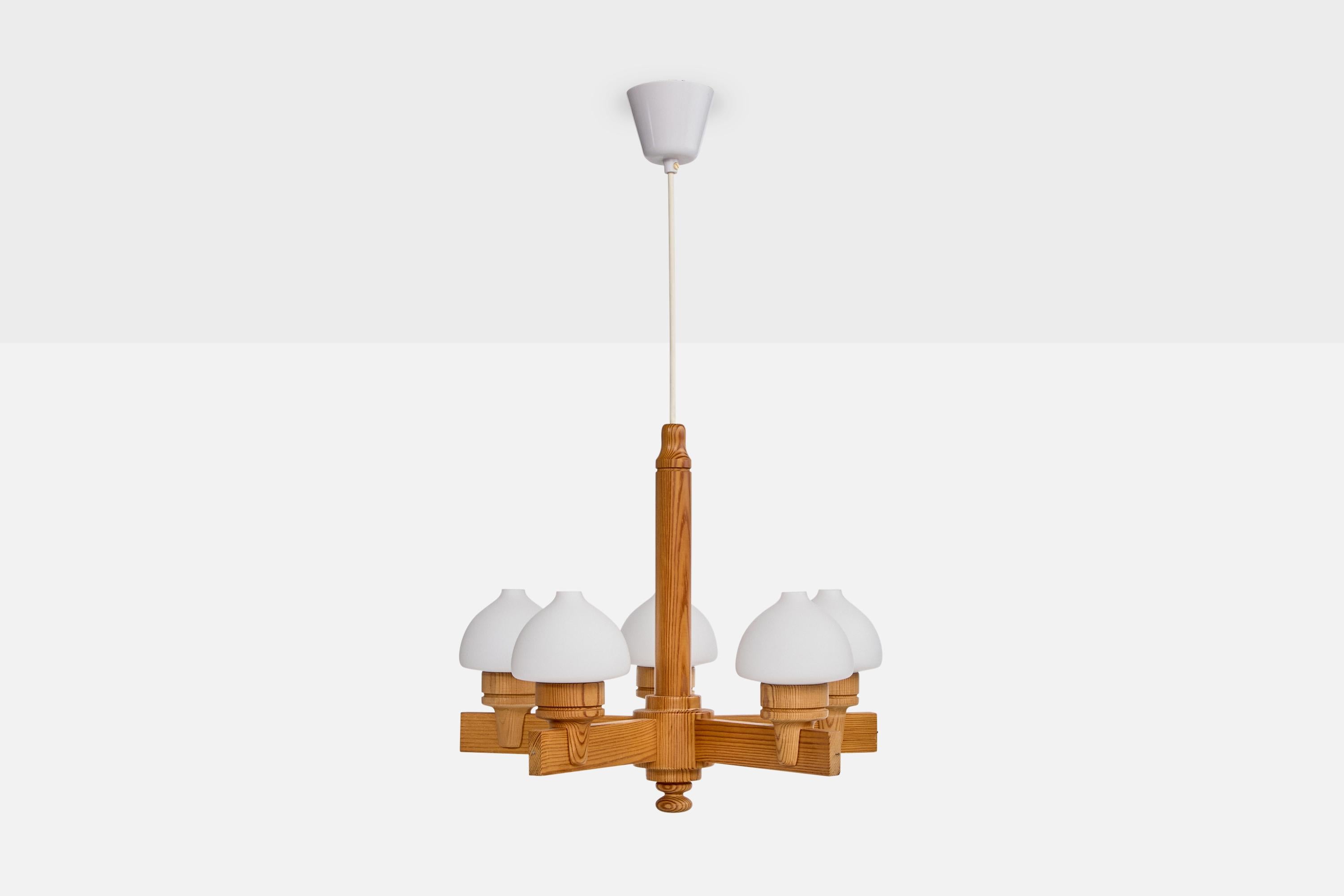 Mid-Century Modern Designer suédois, lustre, pin, verre, Suède, 1970 en vente