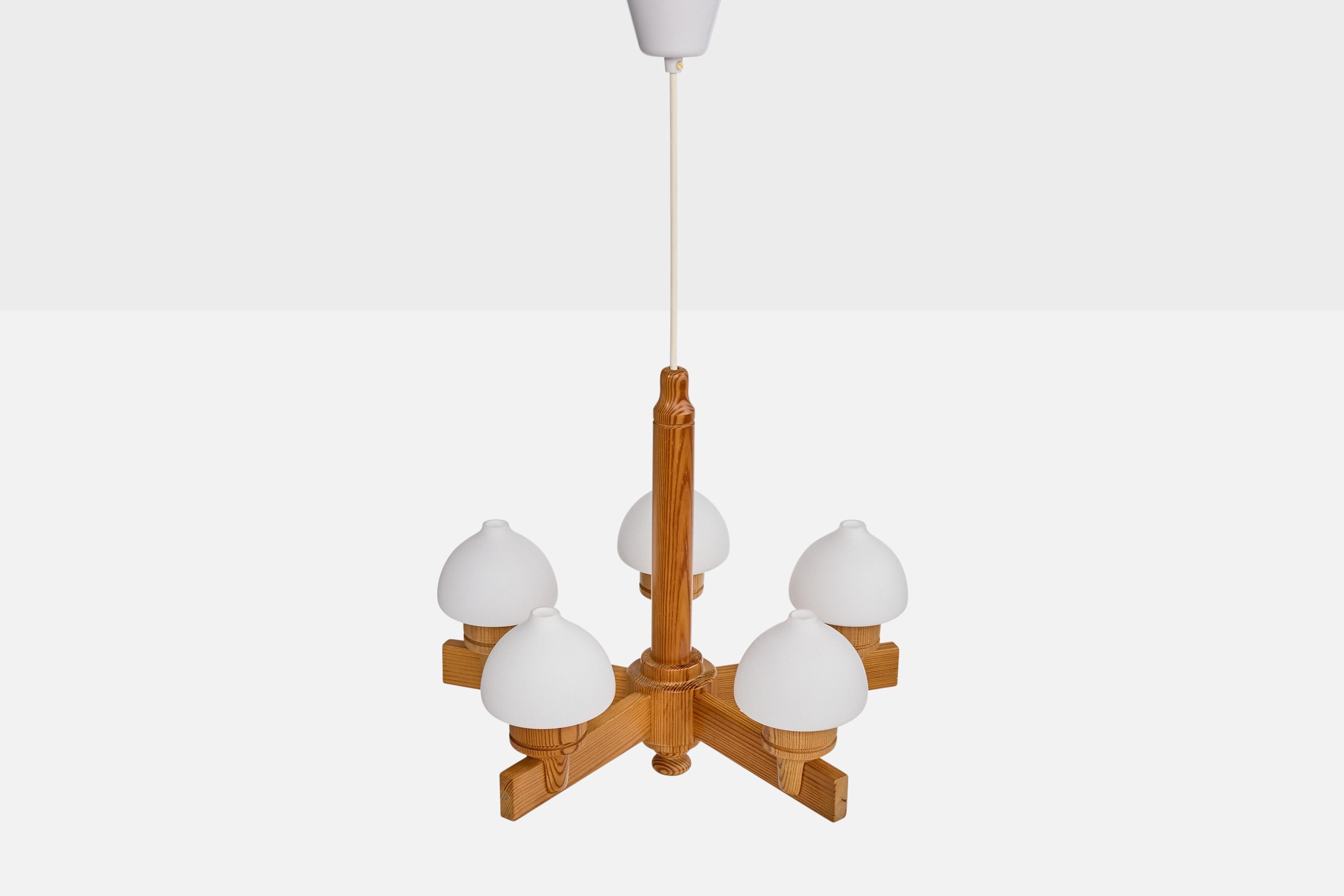 Suédois Designer suédois, lustre, pin, verre, Suède, 1970 en vente