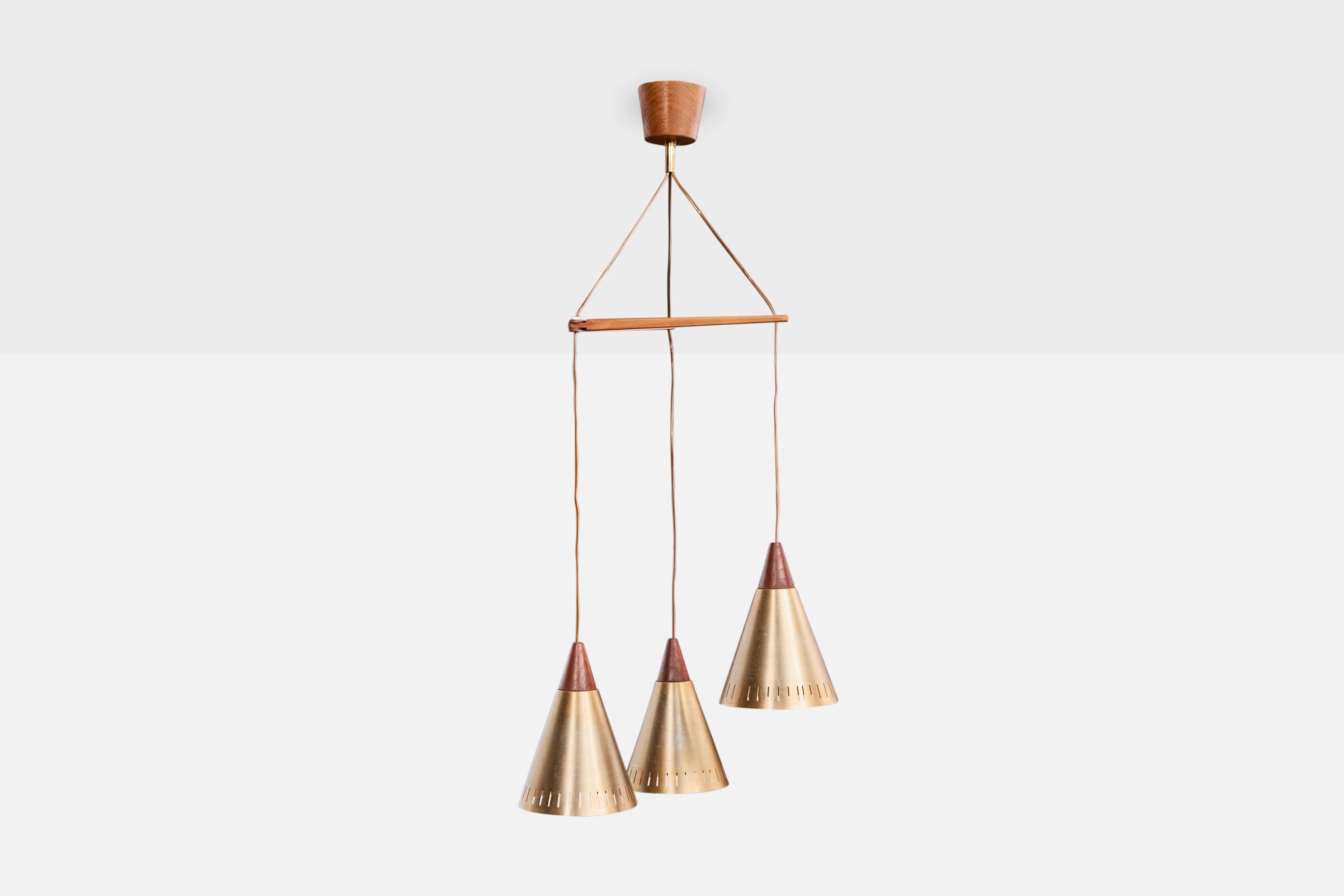 Mid-Century Modern Lustre de designer suédois, teck, laiton, Suède, années 1950 en vente