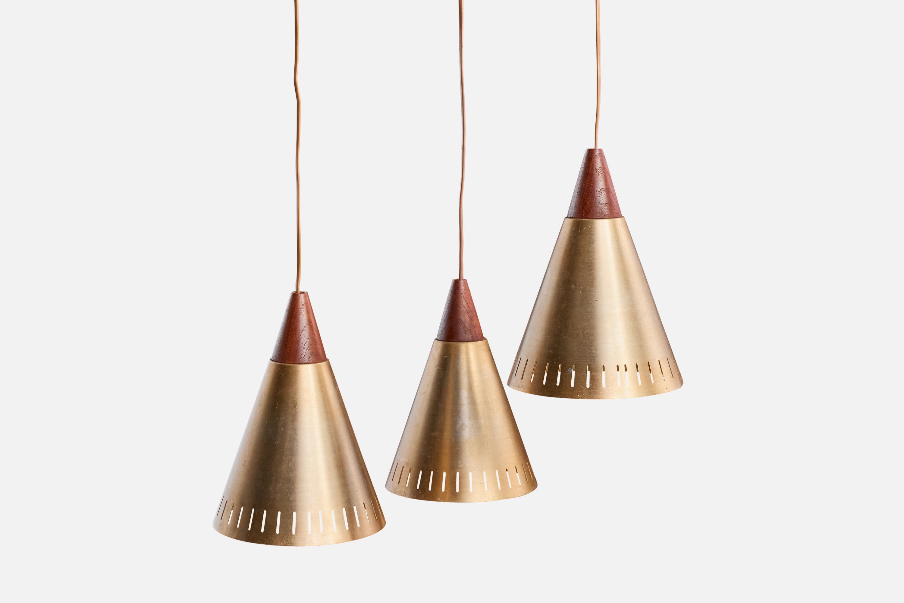 Lustre de designer suédois, teck, laiton, Suède, années 1950 Bon état - En vente à High Point, NC
