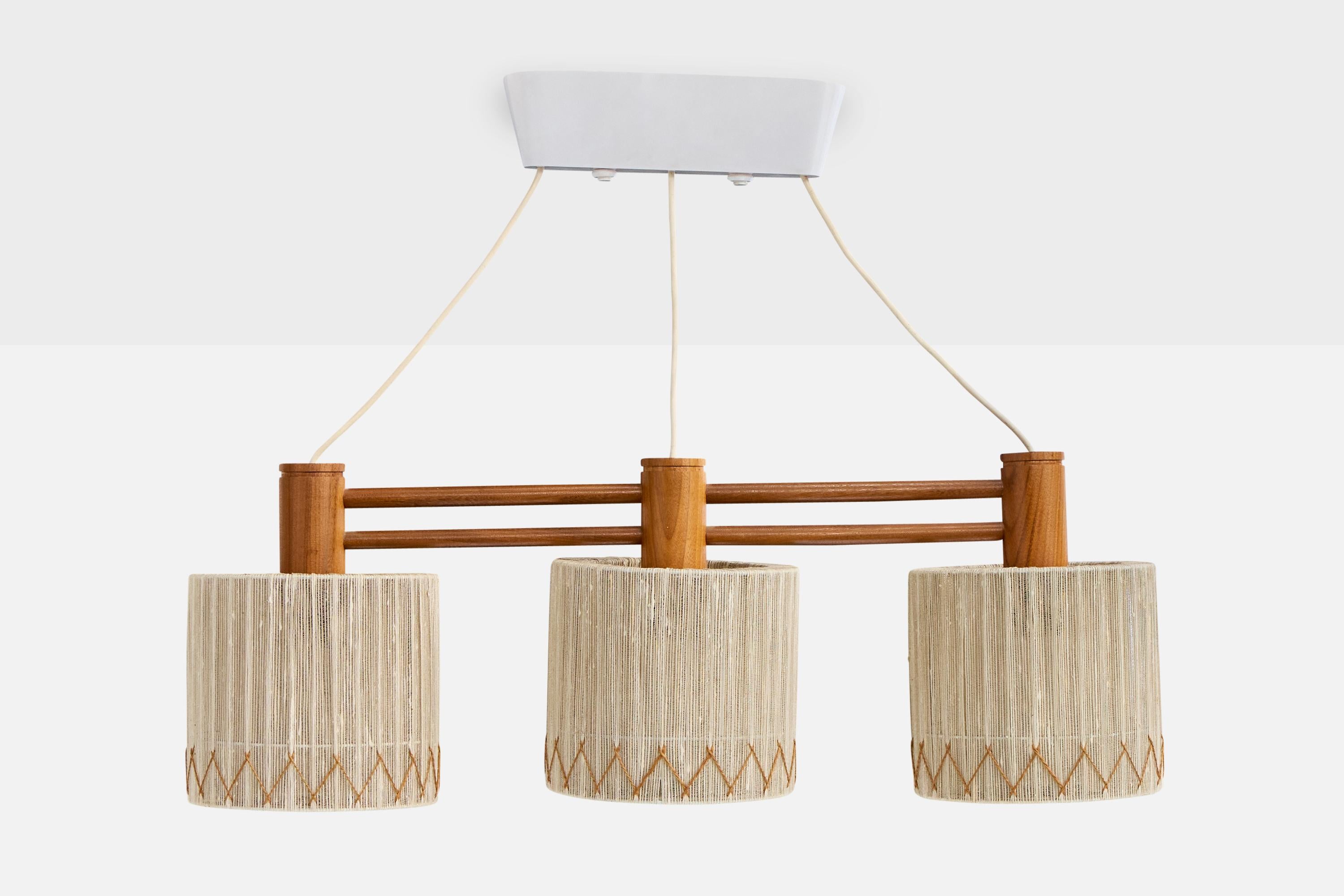 Mid-Century Modern Designer suédois, lustre, teck, tissu, Suède, années 1950 en vente