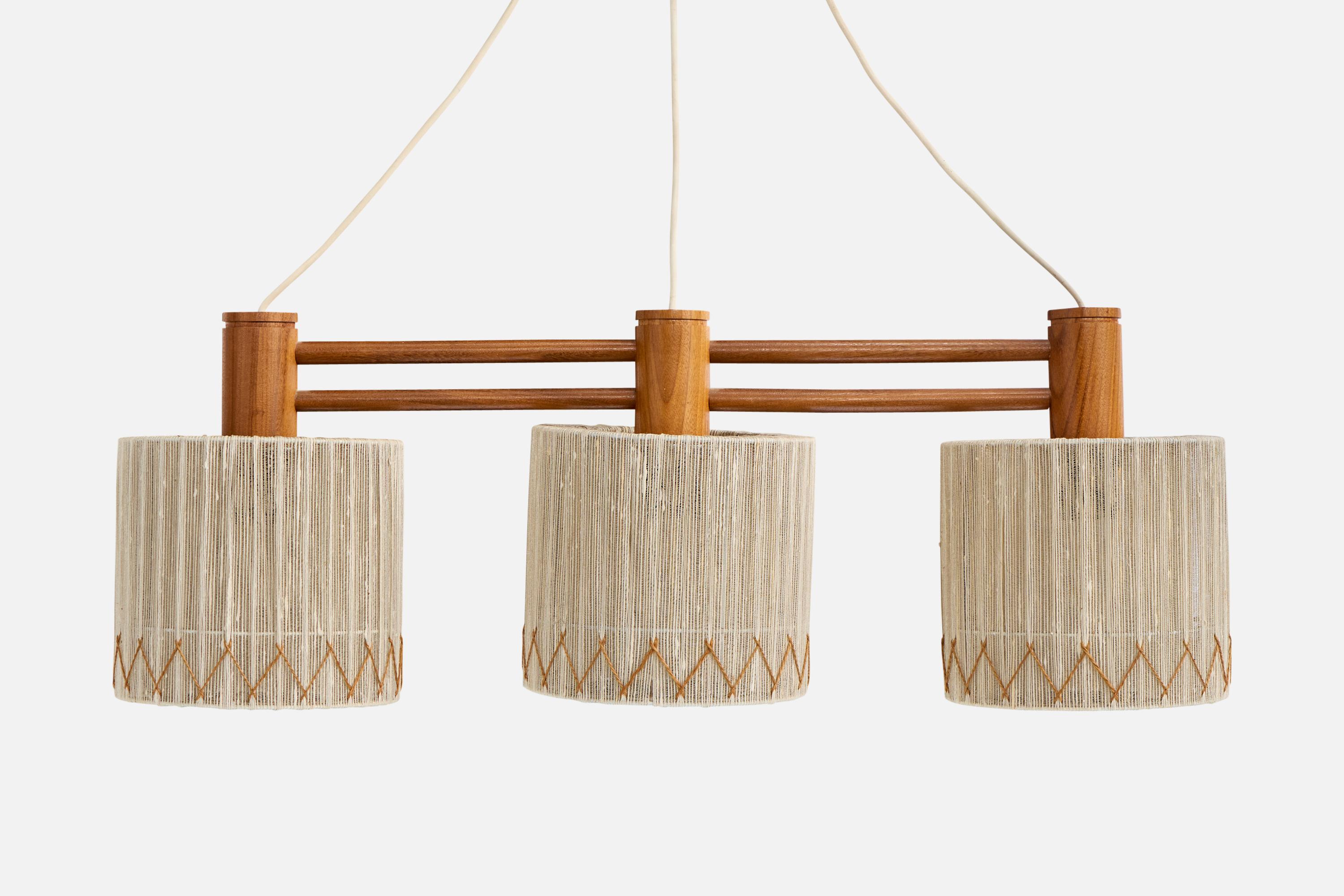 Designer suédois, lustre, teck, tissu, Suède, années 1950 Bon état - En vente à High Point, NC