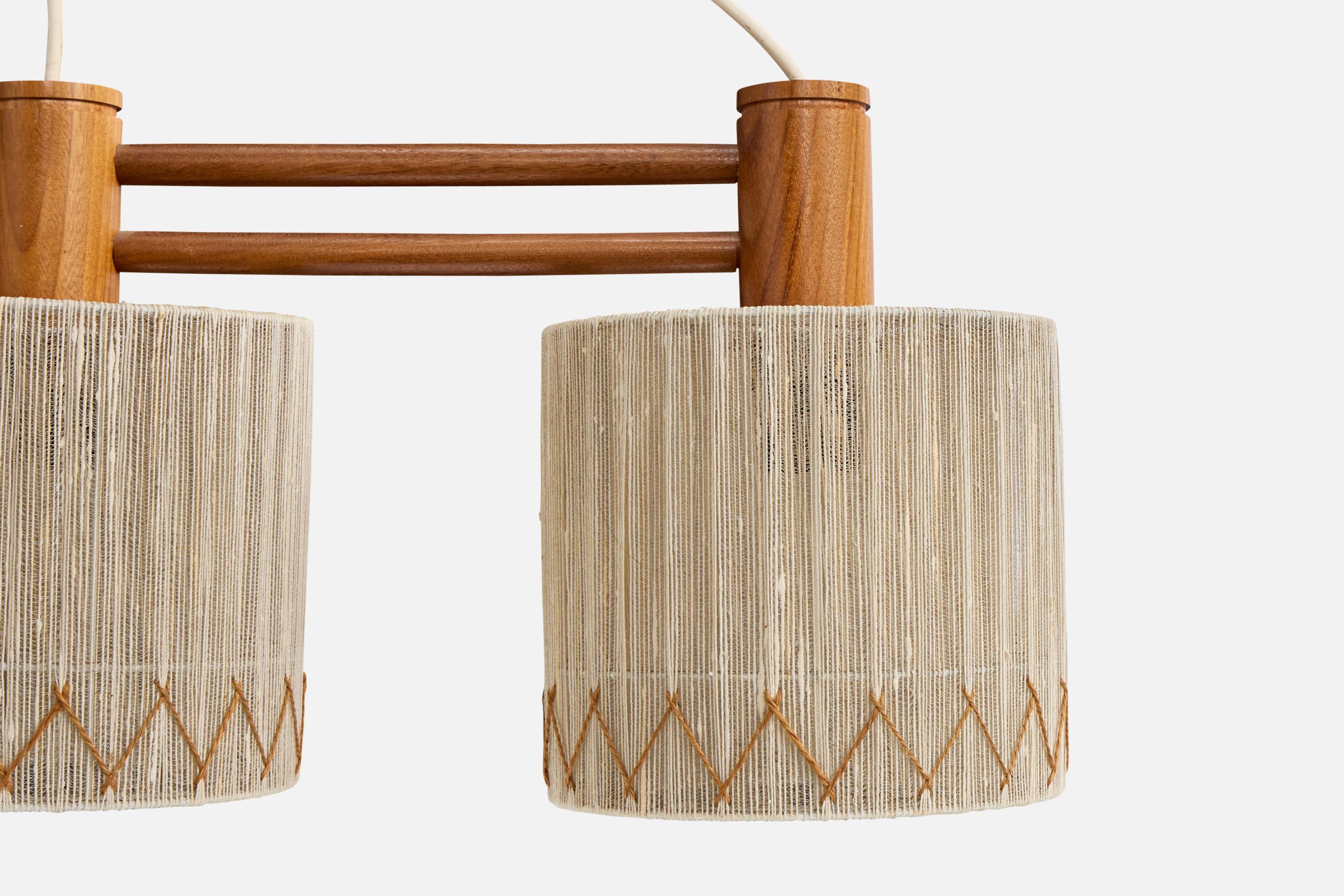 Milieu du XXe siècle Designer suédois, lustre, teck, tissu, Suède, années 1950 en vente