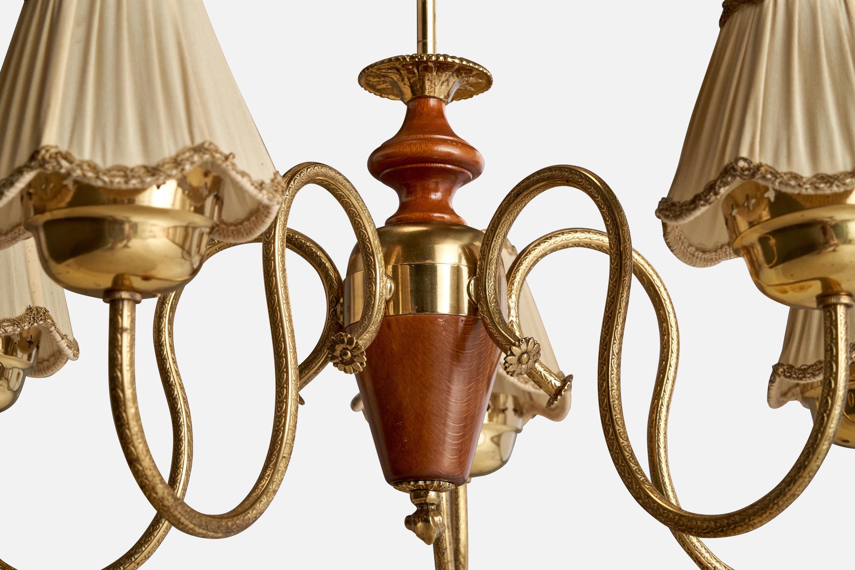 Laiton Lustre de designer suédois, bois, laiton, tissu, Suède, années 1940 en vente