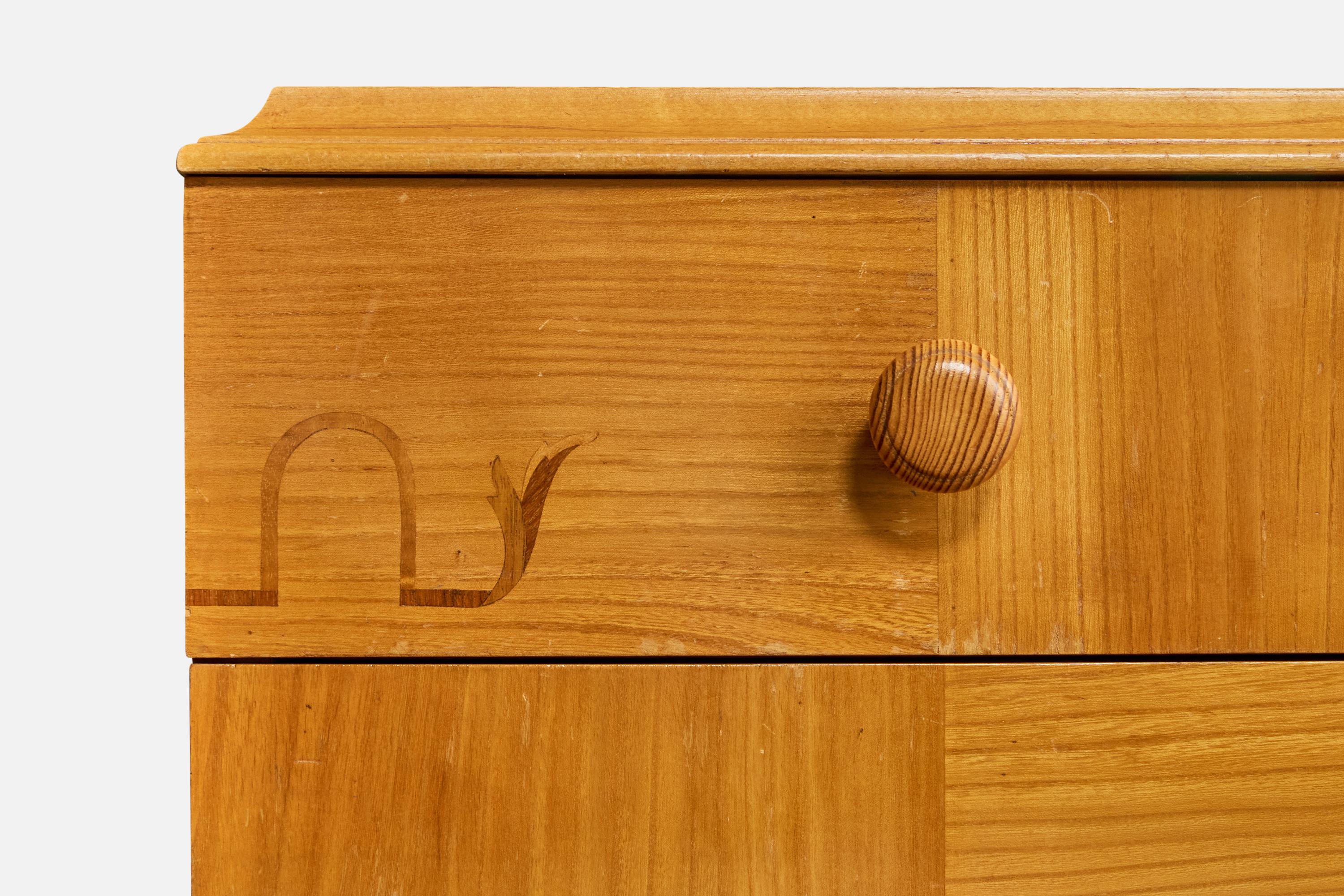 Cassettiera di design svedese, Oak, Betulla, Svezia, anni '30 In condizioni discrete in vendita a High Point, NC