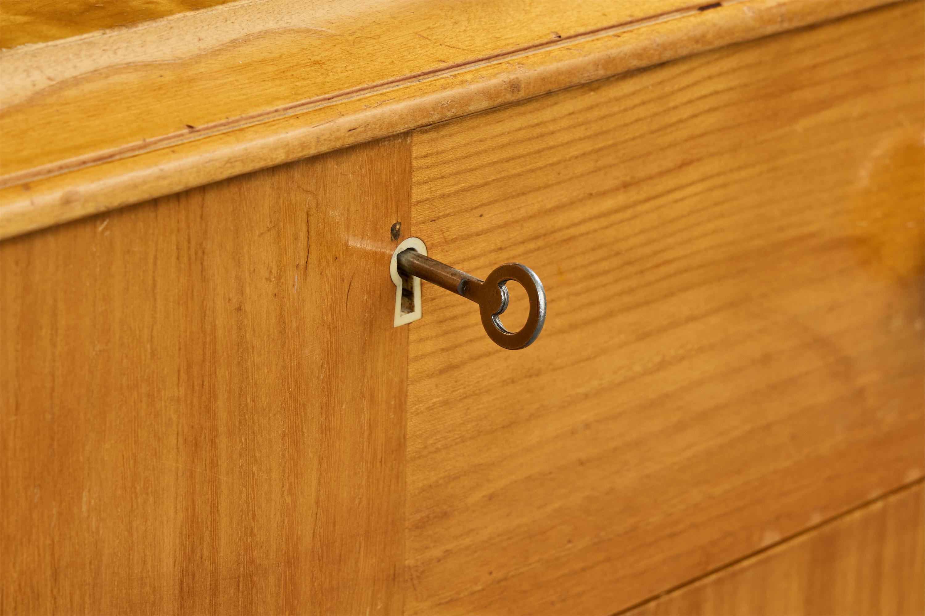 Cassettiera di design svedese, Oak, Betulla, Svezia, anni '30 in vendita 1