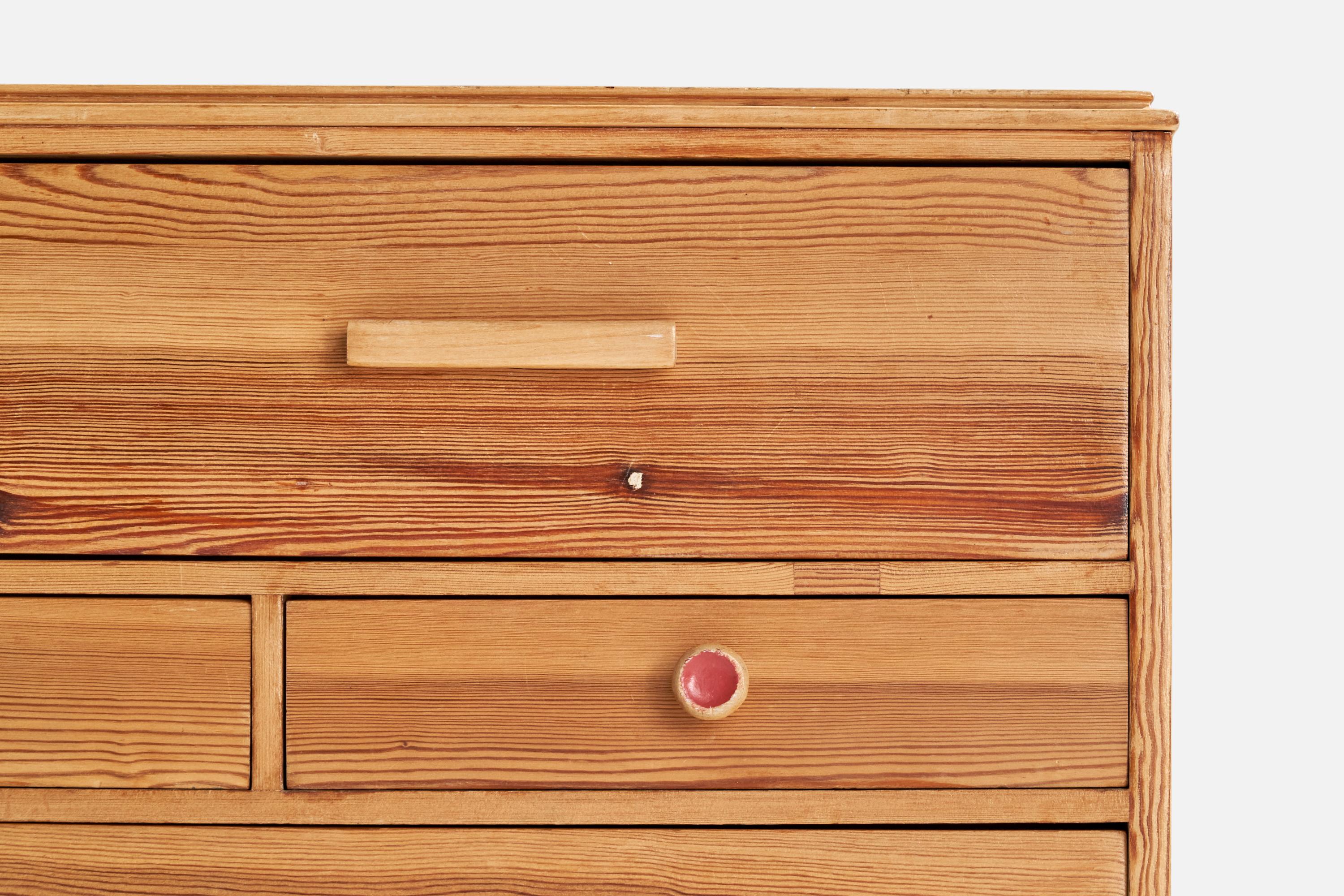 Créateur suédois, commode en pin, Suède, années 1940 Bon état - En vente à High Point, NC