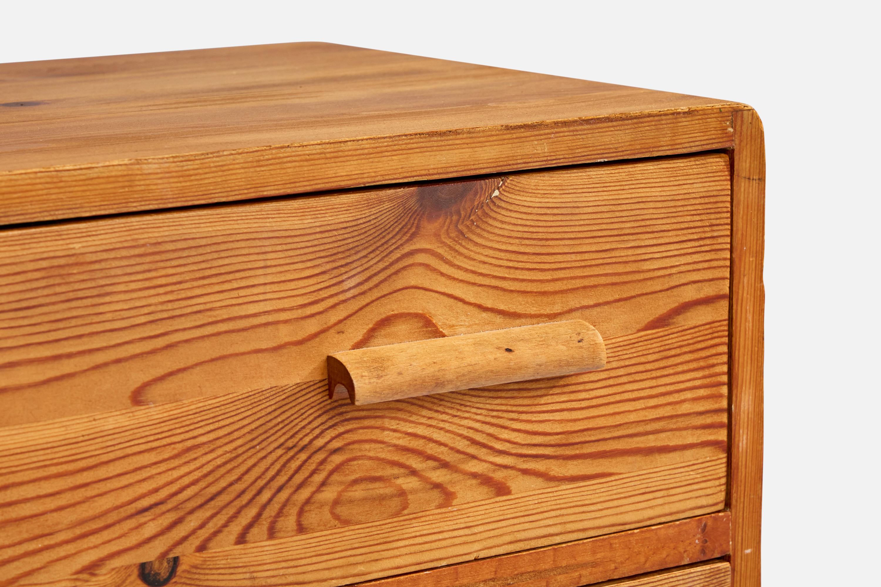 Créateur suédois, commode en pin, Suède, années 1940 Bon état - En vente à High Point, NC