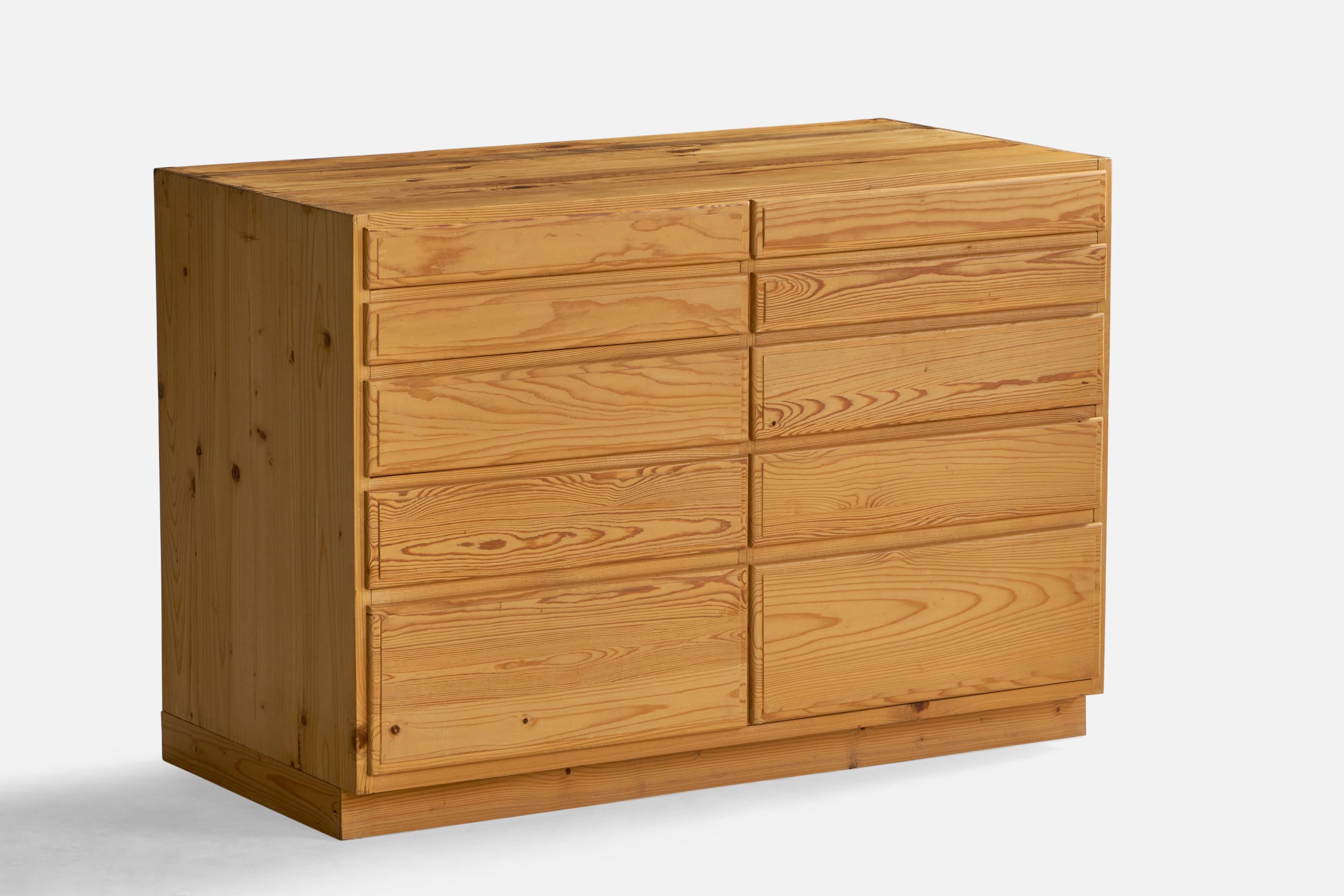 Swedish Designer, Chest of Drawers, Pine, Sweden, 1960s In Good Condition For Sale In High Point, NC