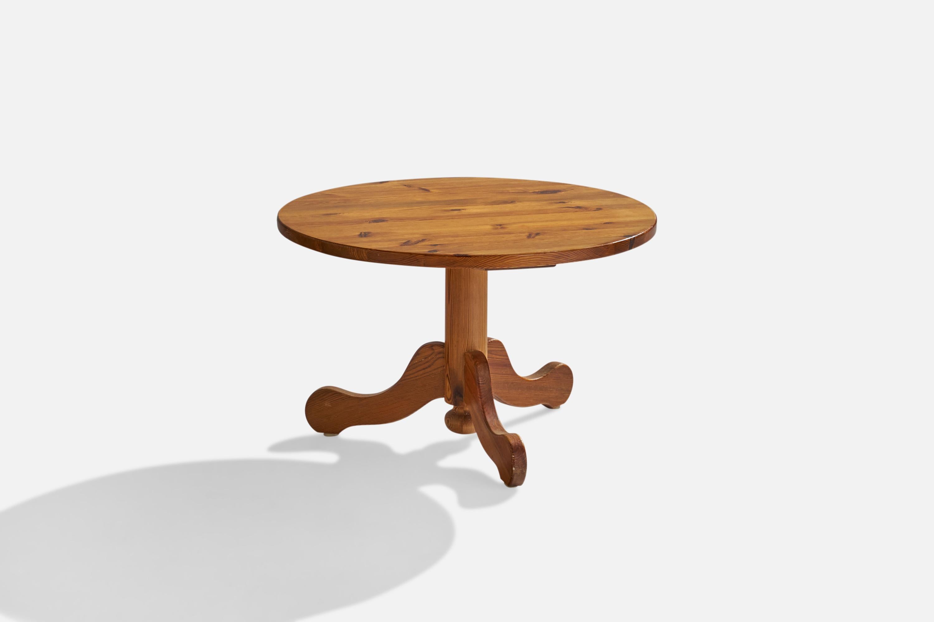 Table basse ou d'appoint en pin, conçue et fabriquée en Suède, C.C..