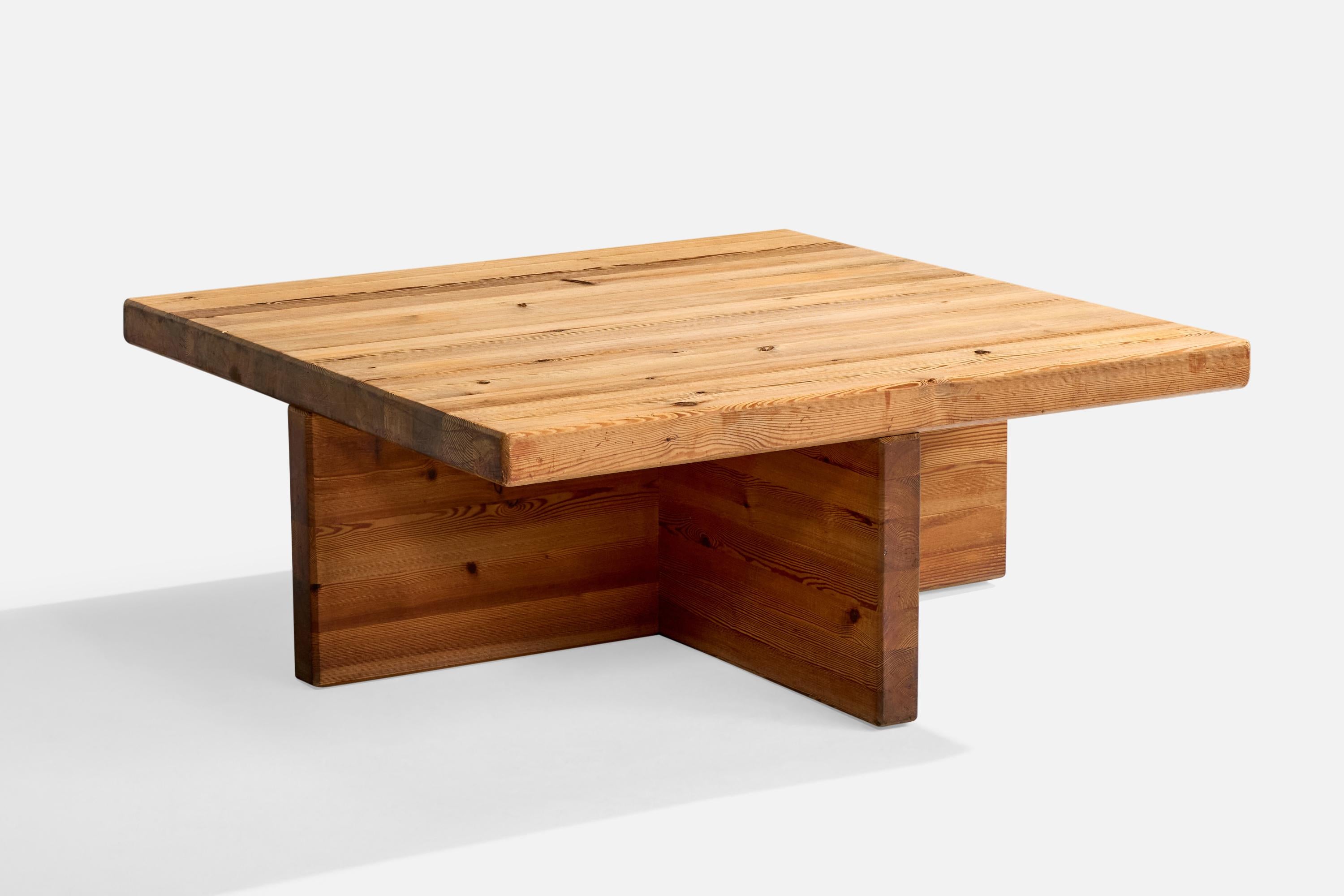 A large pine coffee table designed and produced in Sweden, c. 1970s.

Overall Dimensions (inches): 17.0