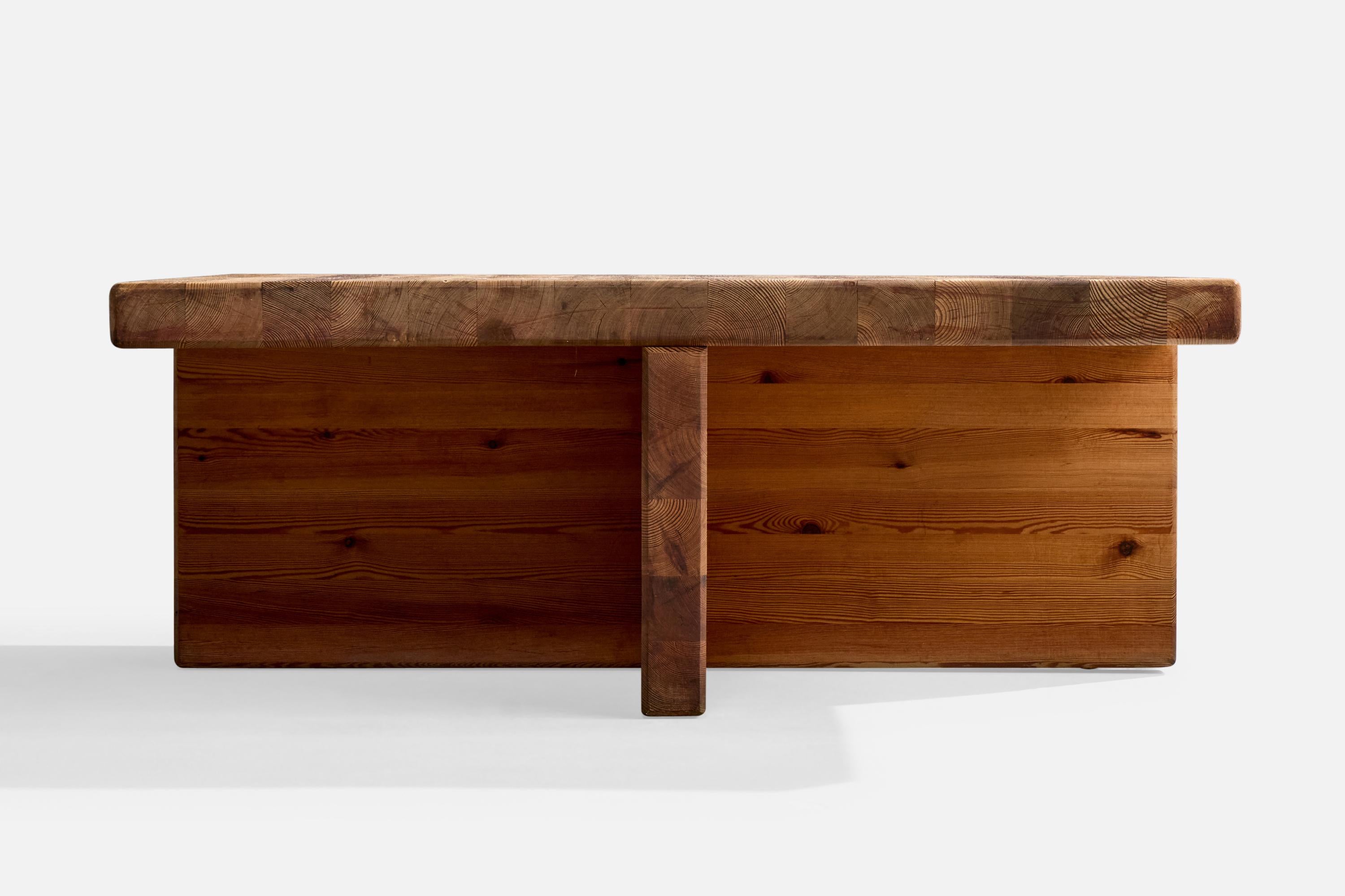 Swedish Designer, Coffee Table, Pine, Sweden, 1970s In Good Condition For Sale In High Point, NC