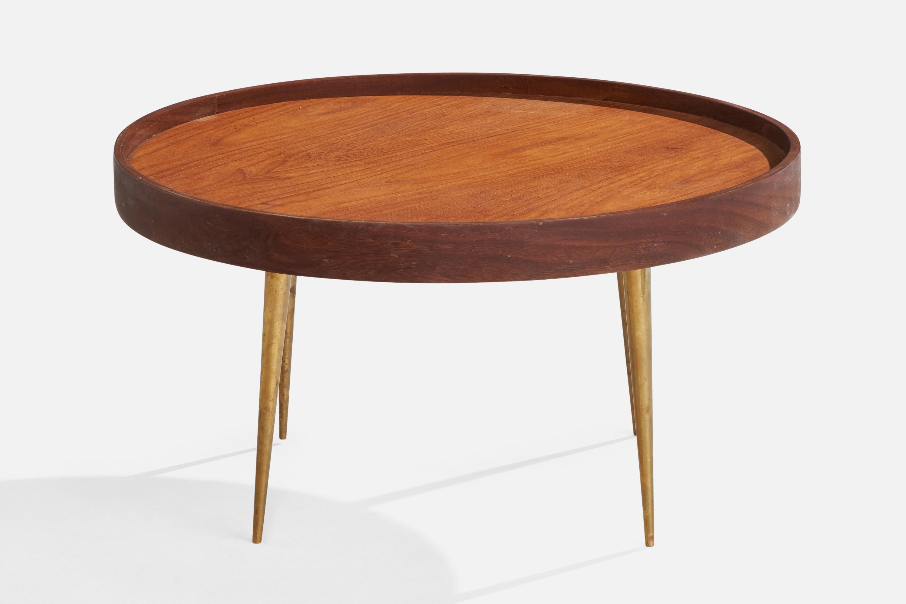 Schwedischer Designer, Couchtisch, Teakholz, Messing, Schweden, 1950er Jahre (Moderne der Mitte des Jahrhunderts) im Angebot