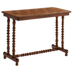 Designer suédois, table console, noyer, Suède, années 1920