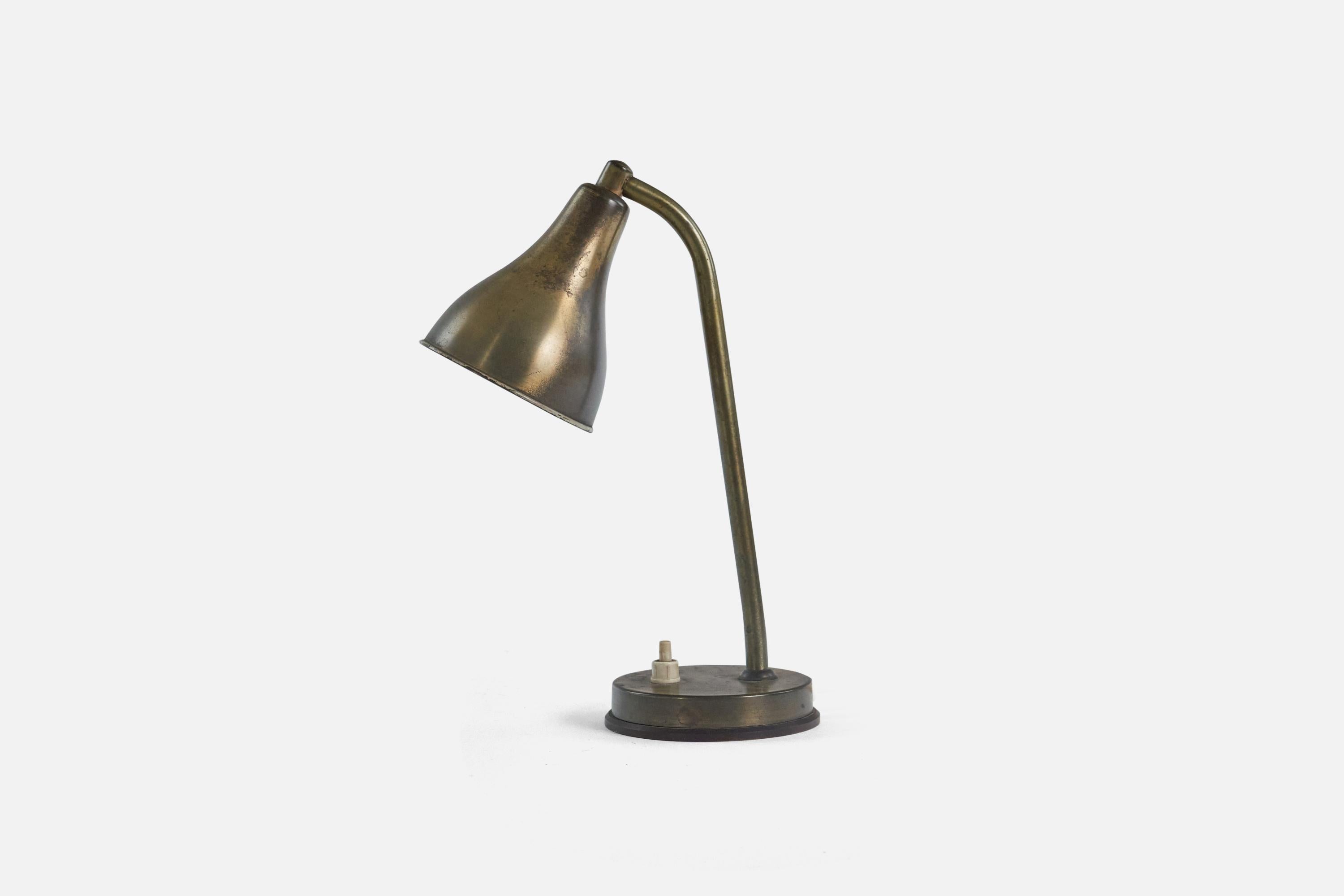 A brass desk lamp designed and produced in Sweden, c. 1940s. 

Socket takes E-14 bulb.
There is no maximum wattage stated on the fixture.