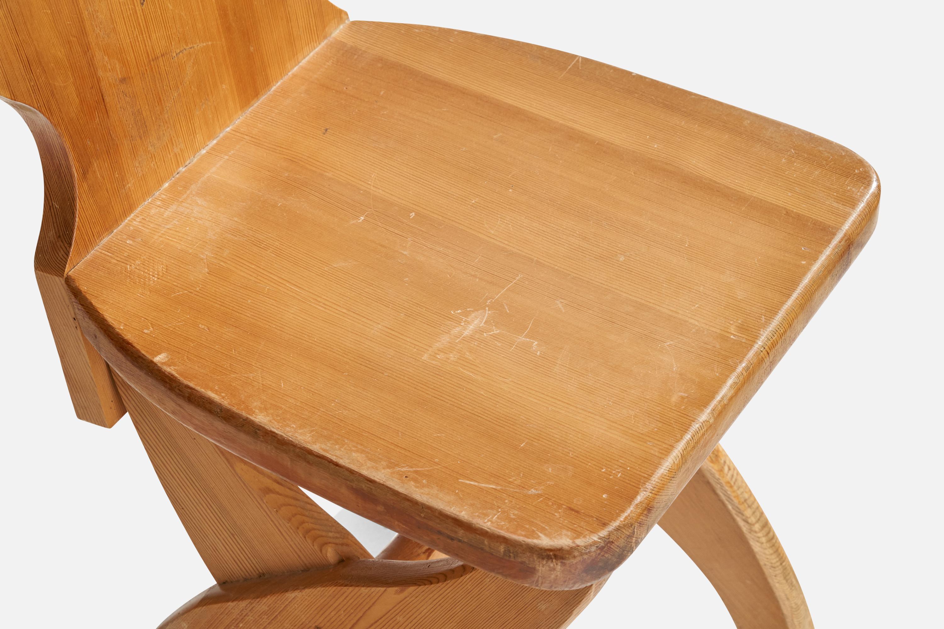 Designer suédois, chaises de salle à manger, pin, Suède, 1970 en vente 7