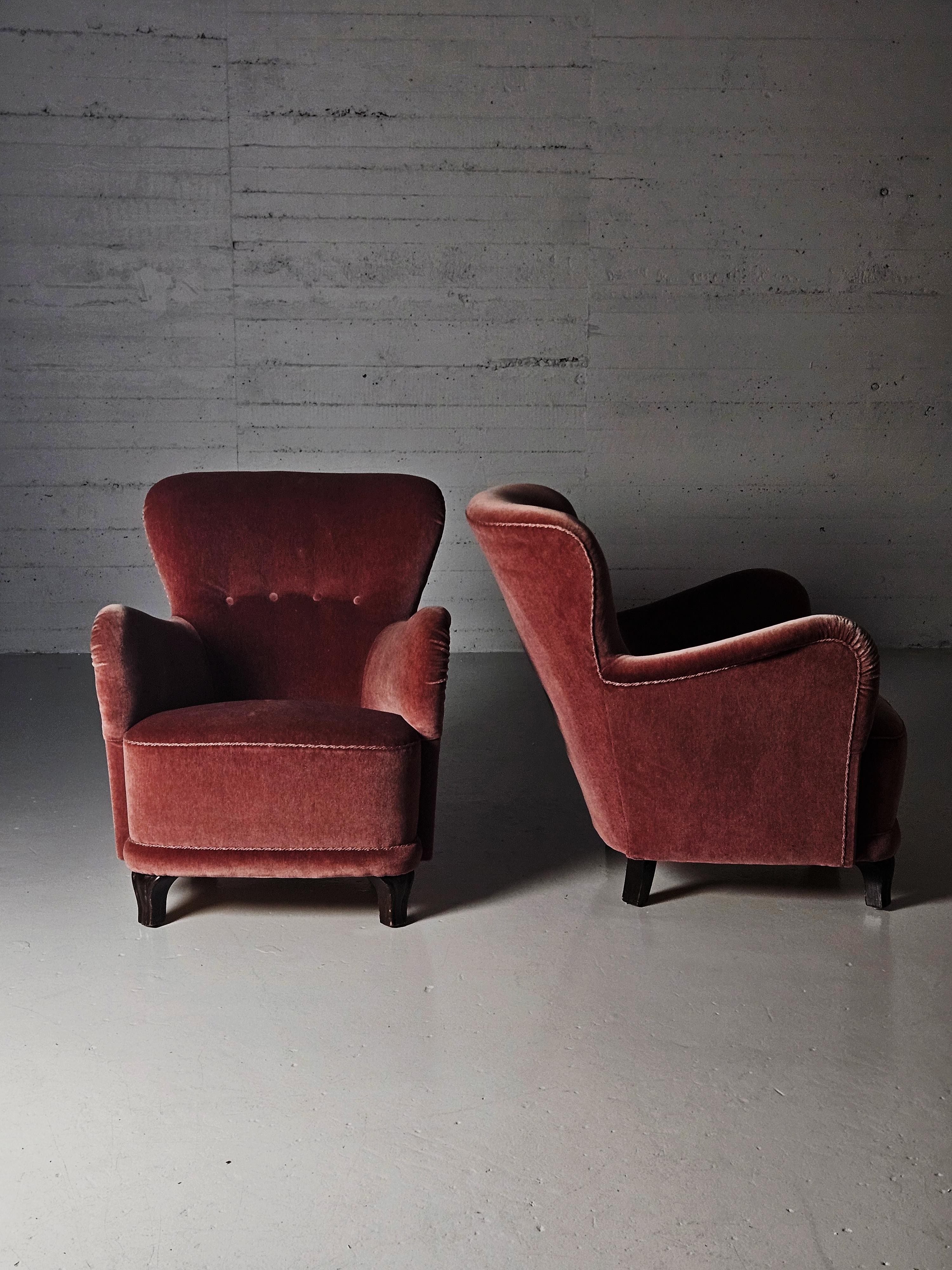 Tissu Chaises longues élégantes d'un designer suédois, années 1950 en vente