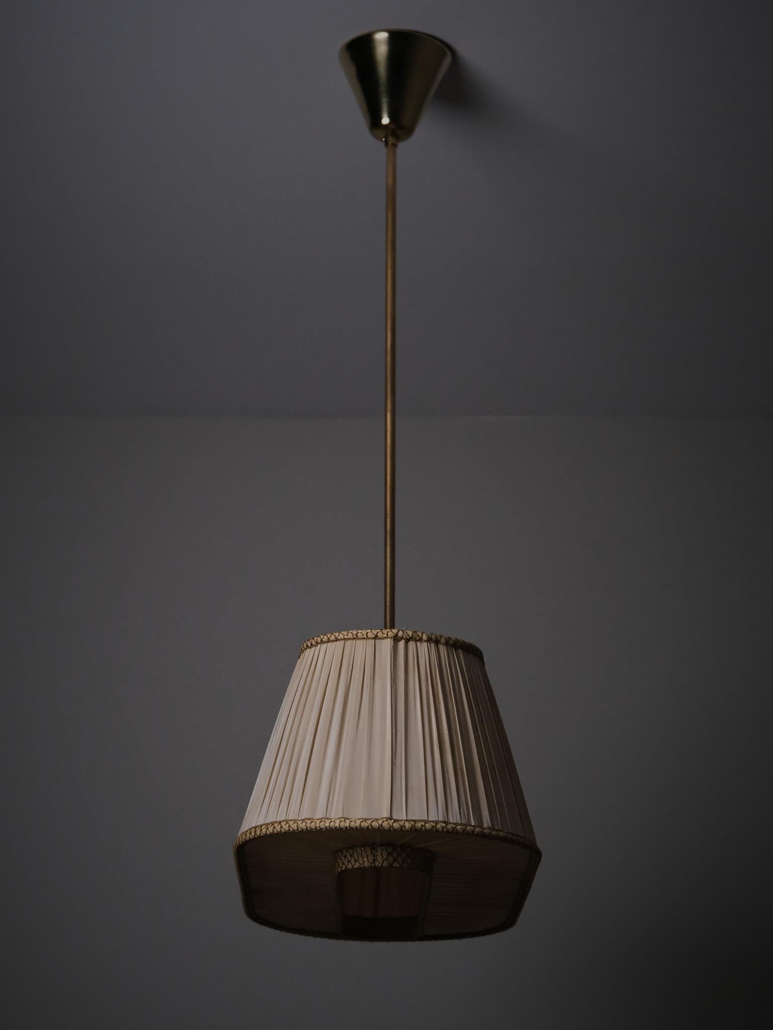 Swedish designer fabric and brass ceiling lamp, 1940s For Sale 2