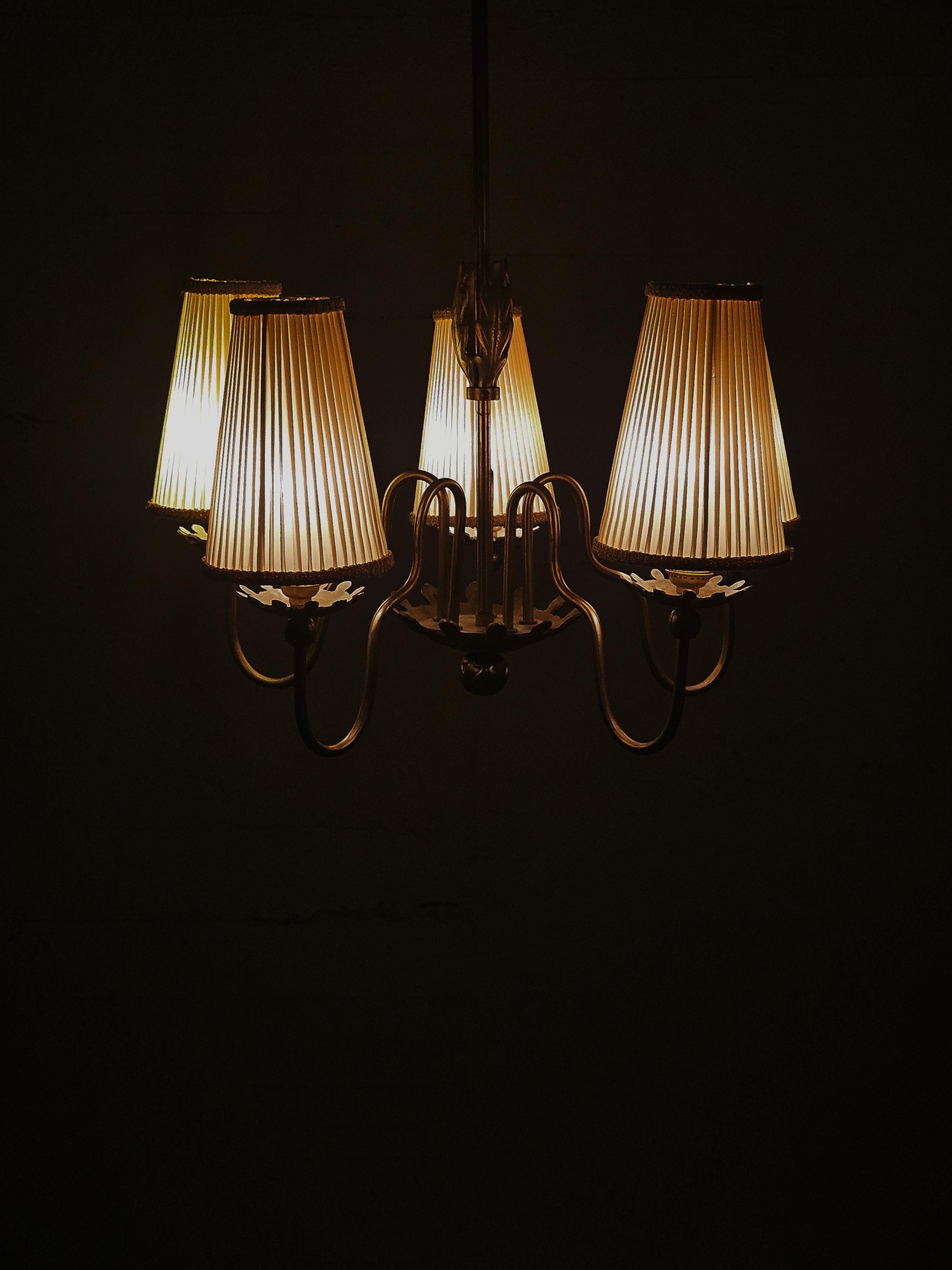 Lampada da soffitto in ottone a cinque braccia di design svedese, anni '30 in vendita 4