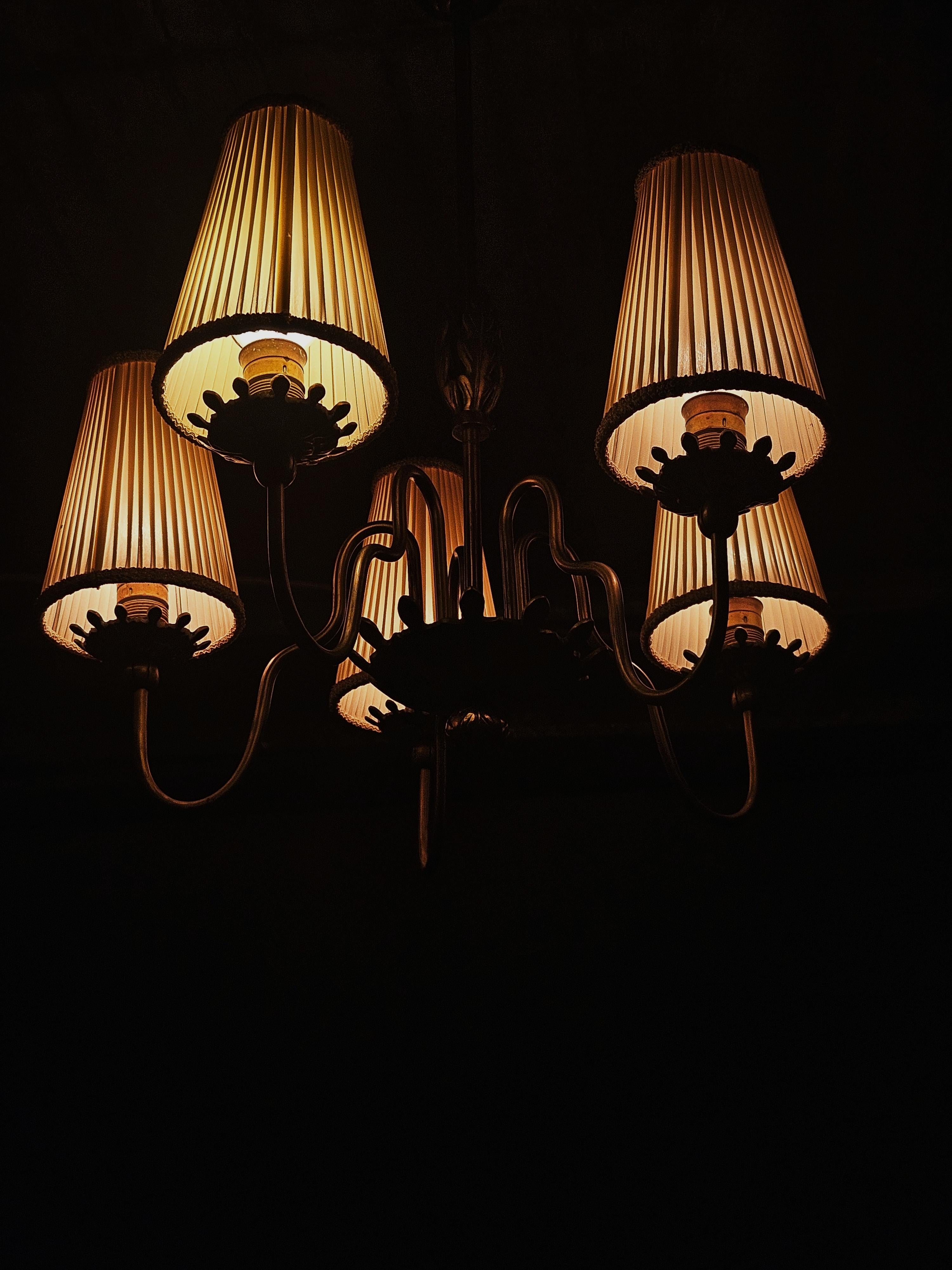 Lampada da soffitto in ottone a cinque braccia di design svedese, anni '30 in vendita 1